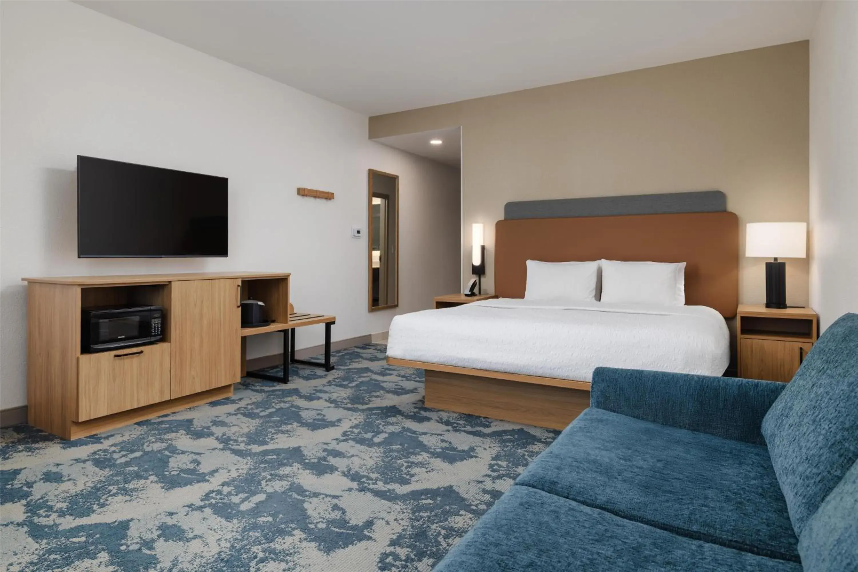 King Room with Sofa Bed - Hearing Accessible/Non-Smoking in Hampton Inn Chattanooga West/Lookout Mountain King Room with Sofa Bed - Hearing Accessible/Non-Smoking in Hampton Inn Chattanooga West/Lookout Mountain