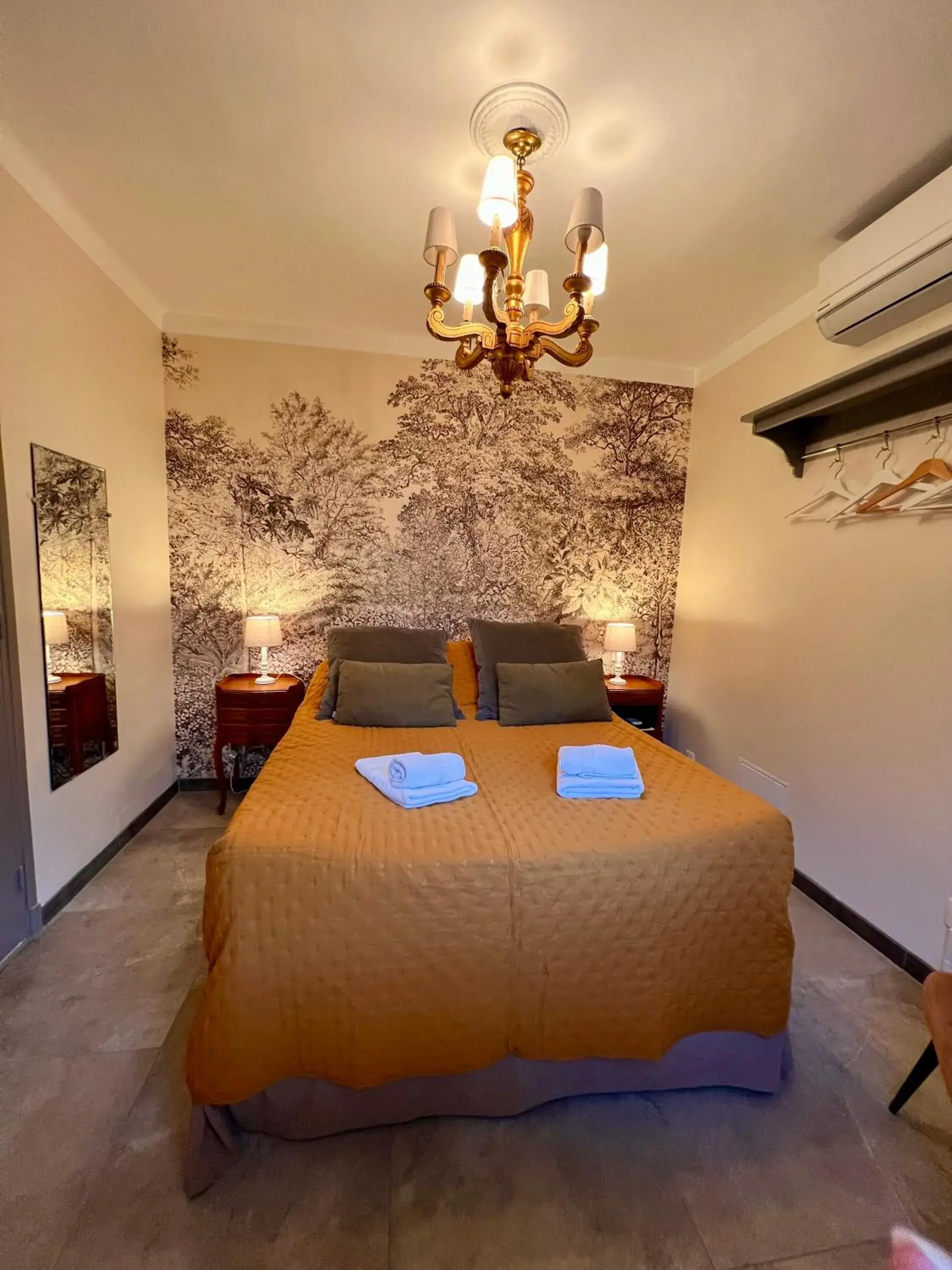 Double Room with Garden View in Hotel Le Ponteil Double Room with Garden View in Hotel Le Ponteil