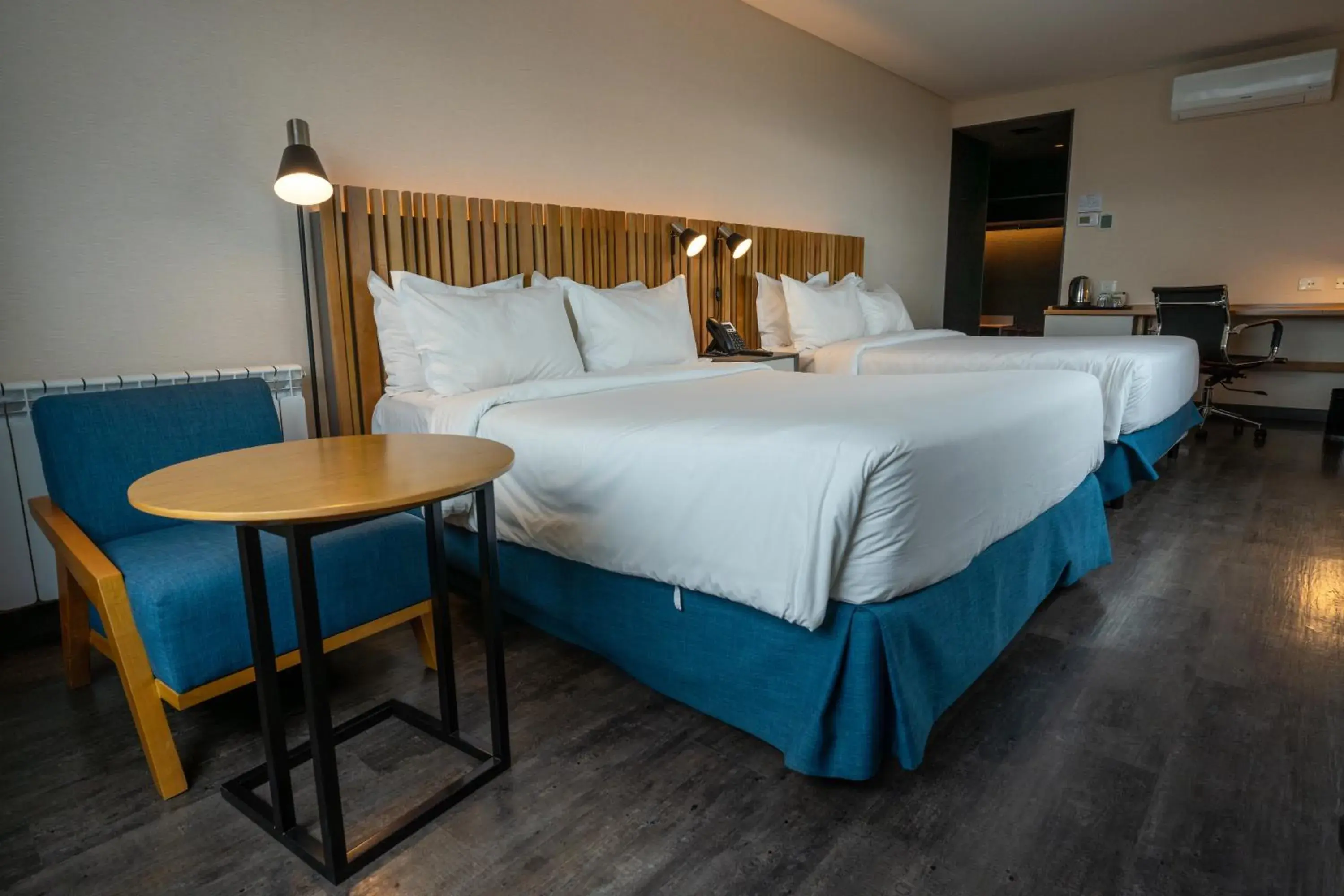 Double Room with Two Double Beds and Lake View in Hampton By Hilton Bariloche Double Room with Two Double Beds and Lake View in Hampton By Hilton Bariloche