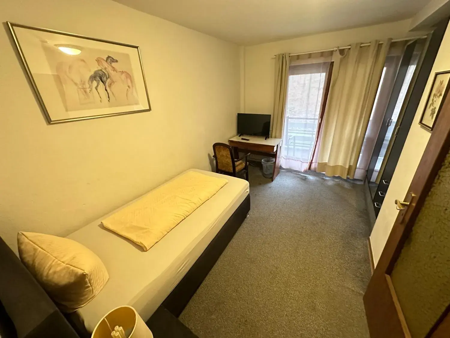 Standard Single Room - single occupancy in Waldhotel Porta Westfalica Standard Single Room - single occupancy in Waldhotel Porta Westfalica