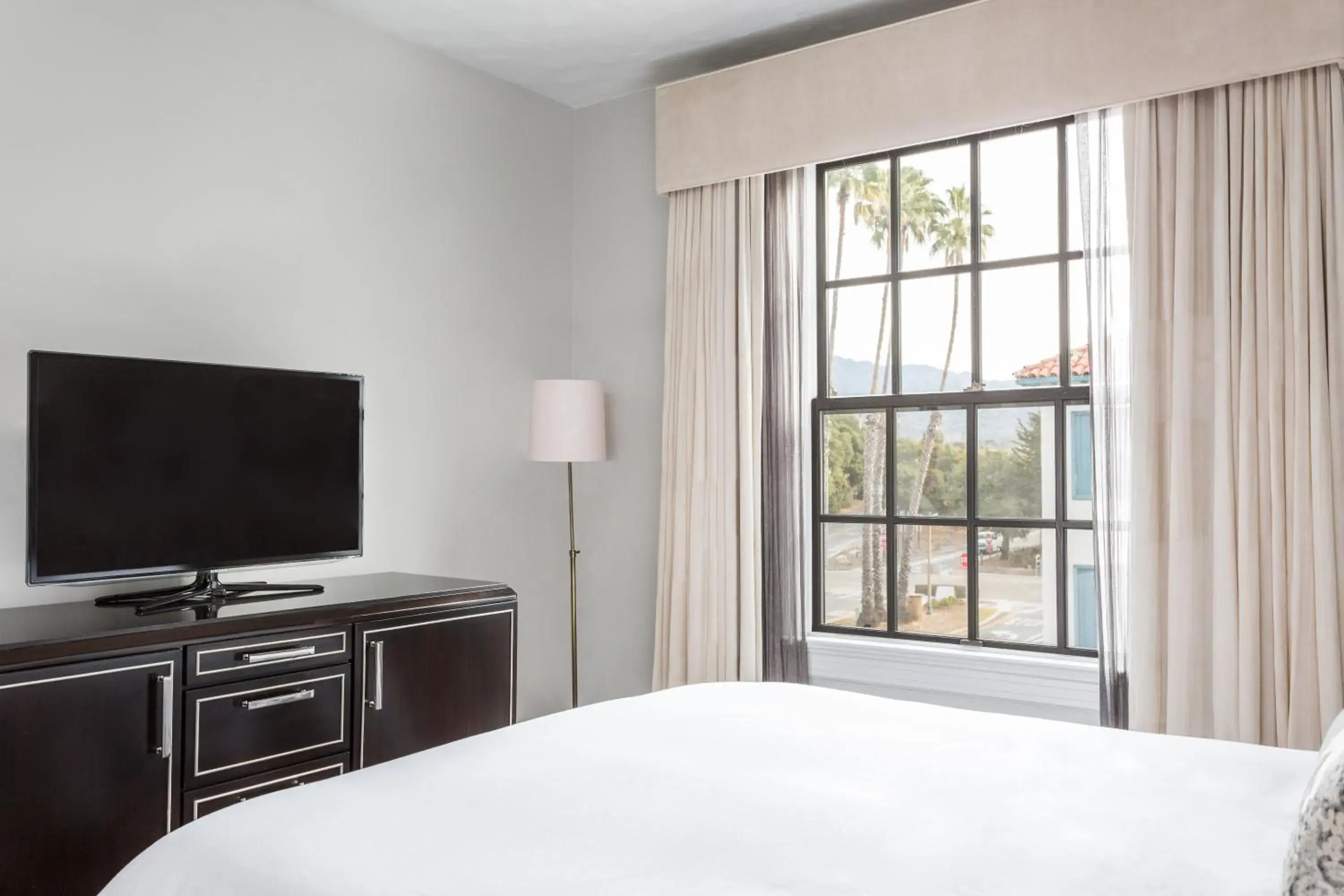 King Room in Montecito Inn King Room in Montecito Inn