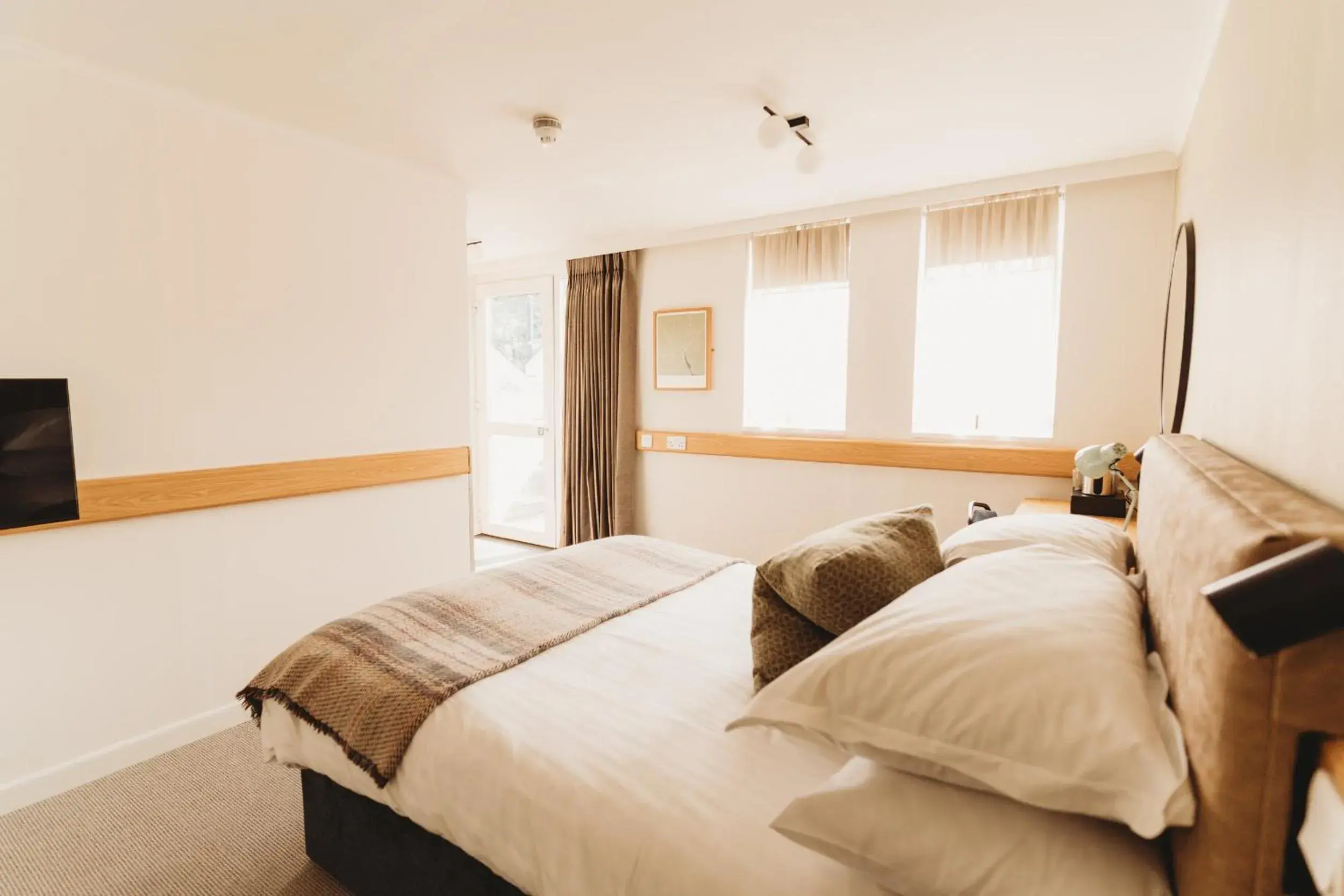 Accessible Double Room With Wet Room in Hotel VARA Accessible Double Room With Wet Room in Hotel VARA