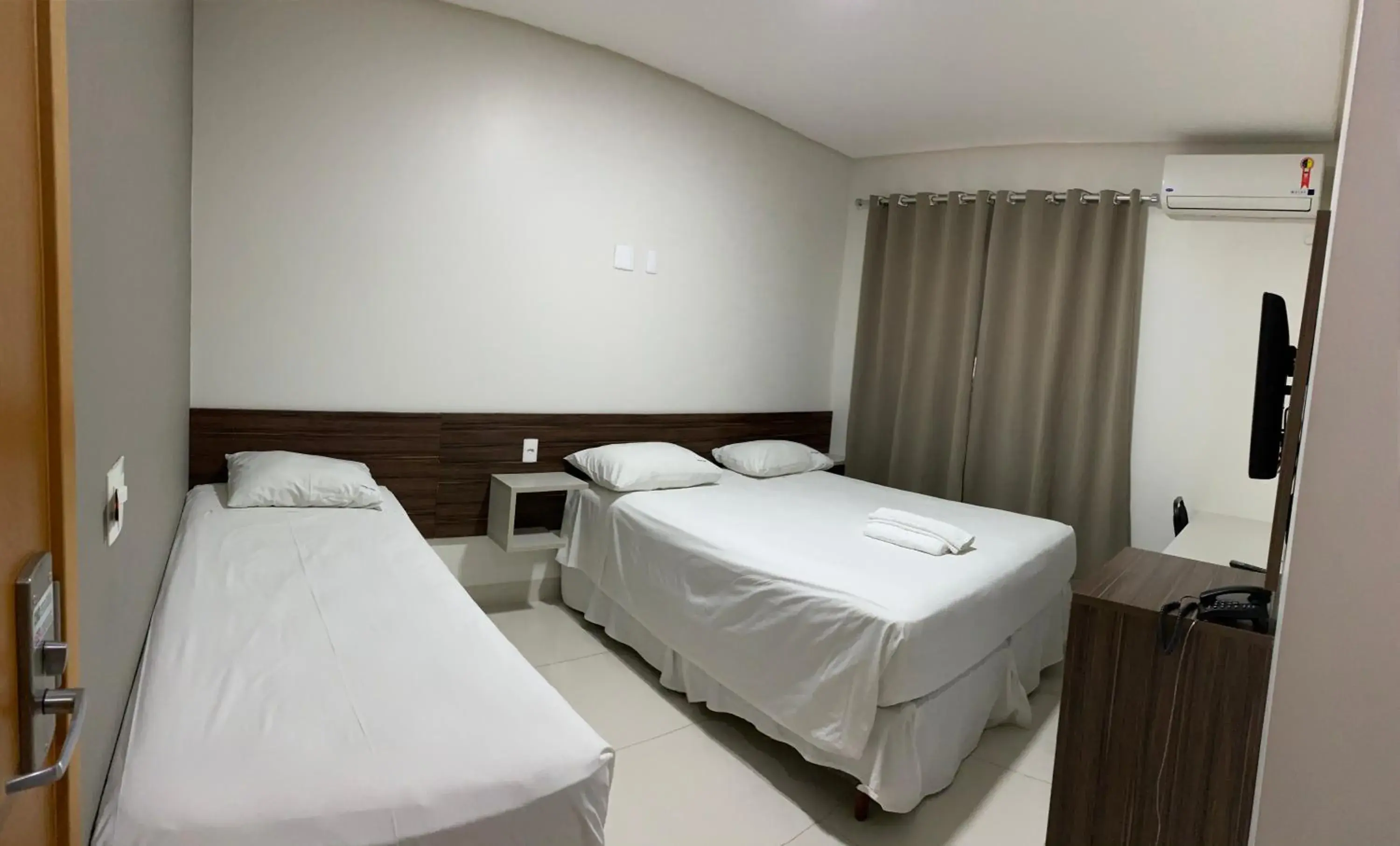 Large Double Room - single occupancy in Hotel Tainá - Aeroporto Cuiabá Large Double Room - single occupancy in Hotel Tainá - Aeroporto Cuiabá