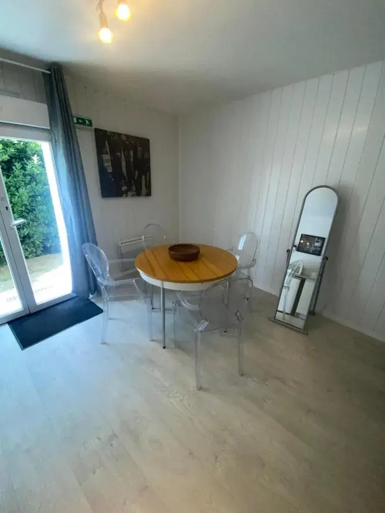 Family Studio - single occupancy in Hôtel Le Cerizay Family Studio - single occupancy in Hôtel Le Cerizay