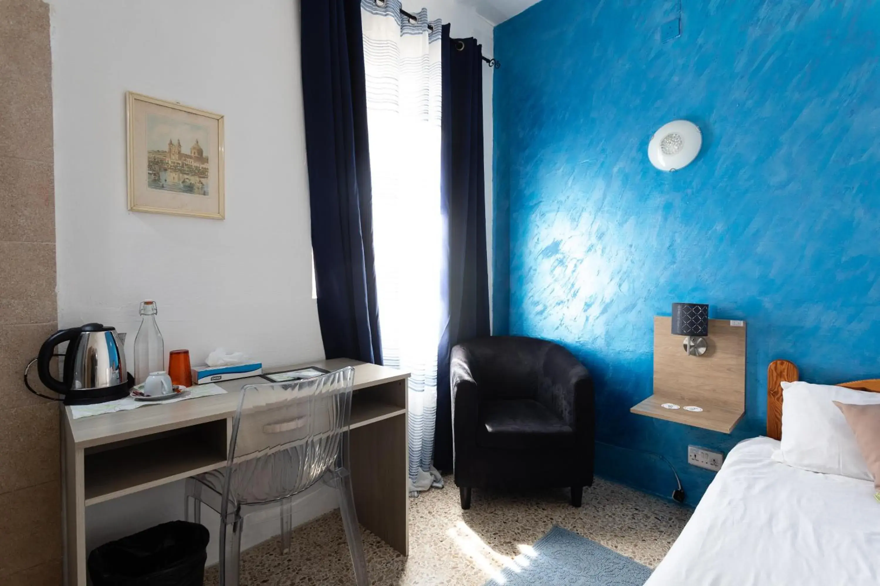 Standard Single Room in Tarona Guesthouse Standard Single Room in Tarona Guesthouse