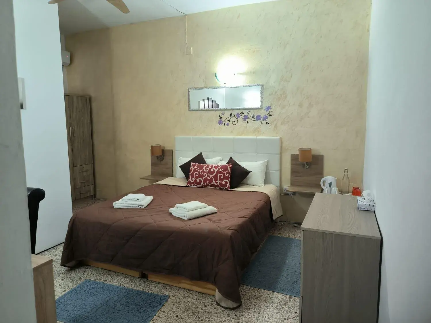 Superior Double Room in Tarona Guesthouse Superior Double Room in Tarona Guesthouse