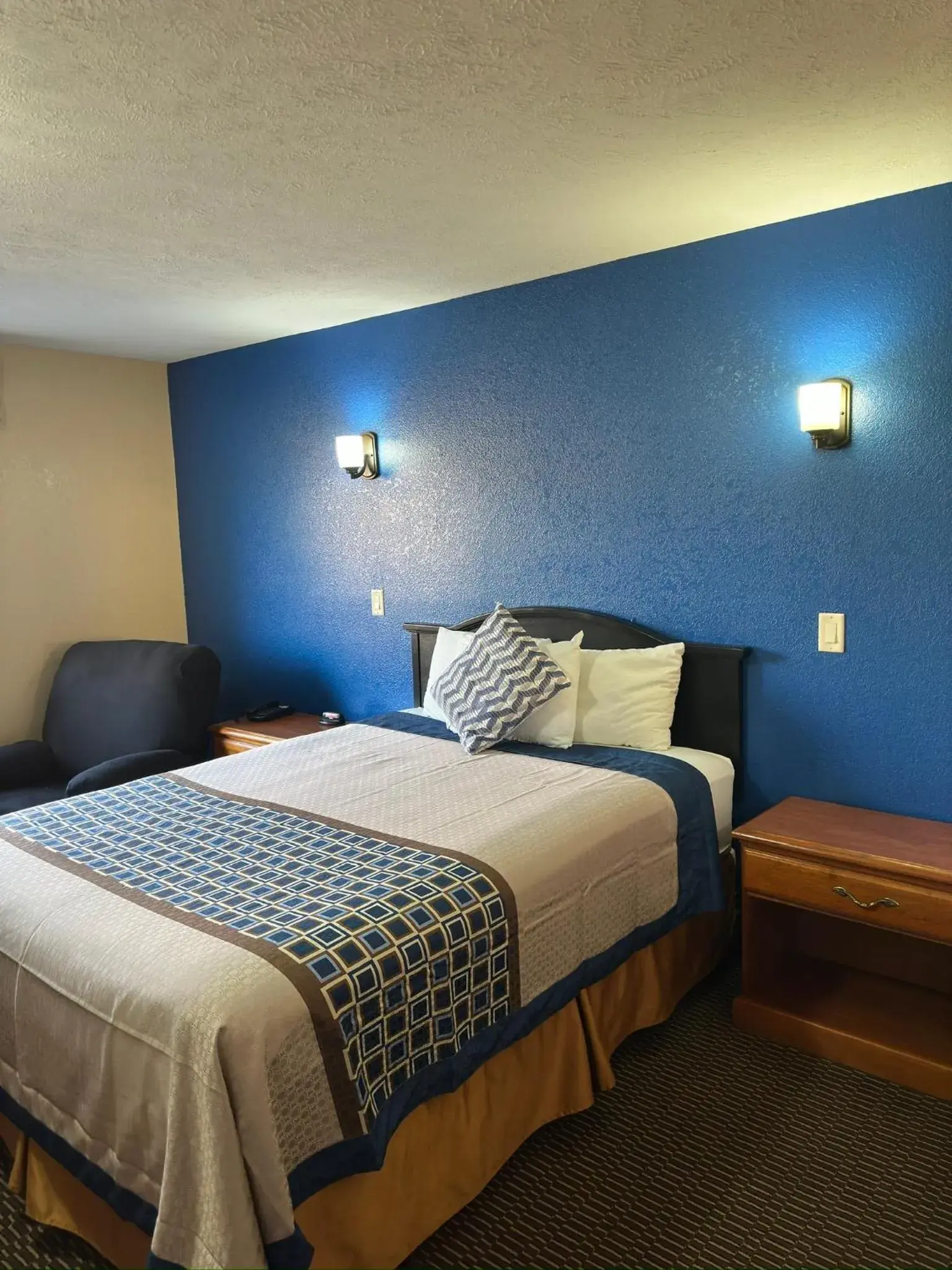 Queen Room in Eco-Lux Inn Norfolk Queen Room in Eco-Lux Inn Norfolk