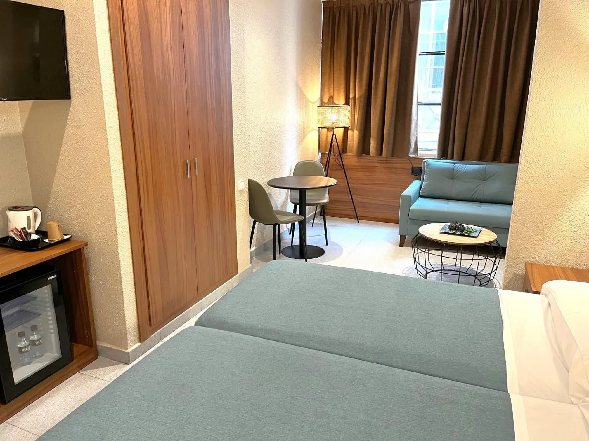 Superior Twin Room in Hostal Iznájar Barcelona Superior Twin Room in Hostal Iznájar Barcelona