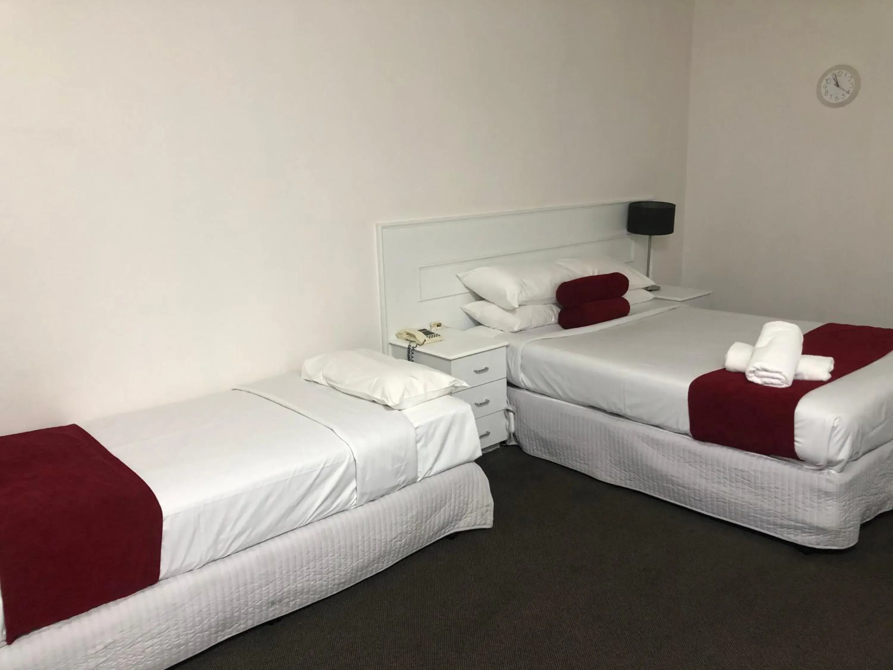 Twin Room in Parkside Inn Motel Twin Room in Parkside Inn Motel