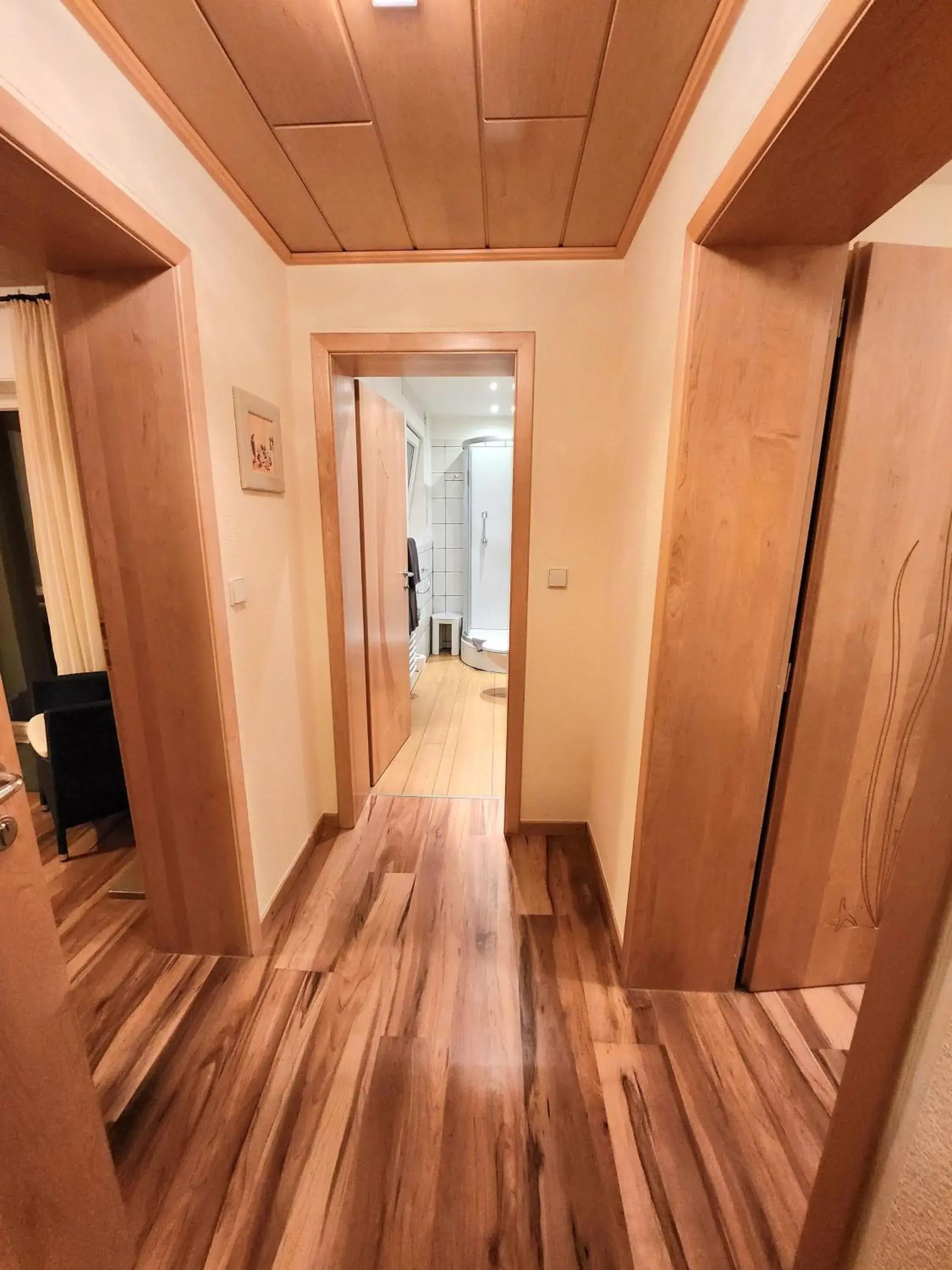 Basic Triple Room with Shared Bathroom in Landhaus Kürrenberg Basic Triple Room with Shared Bathroom in Landhaus Kürrenberg