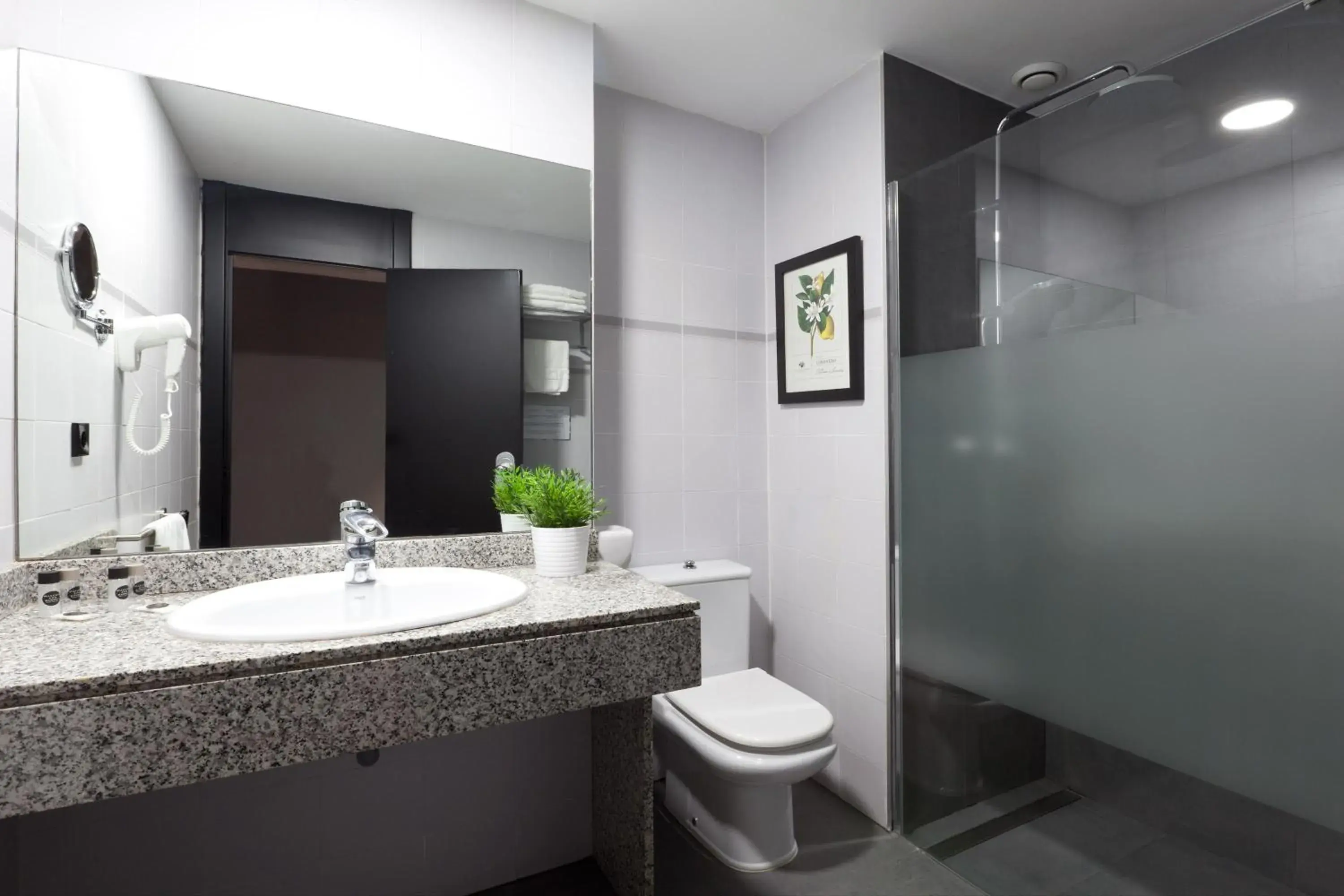 Double Room in Hotel Malcom and Barret Double Room in Hotel Malcom and Barret