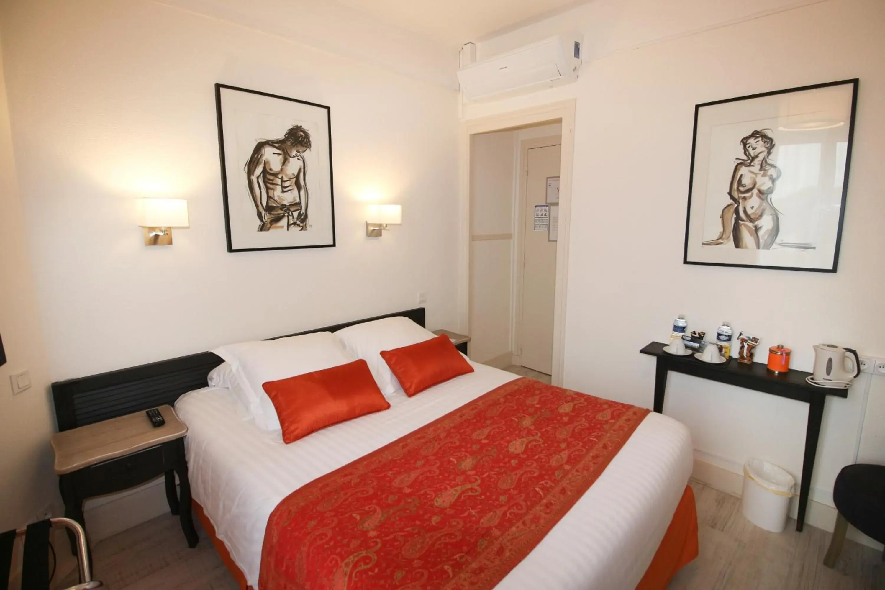 Standard Double Room in Hôtel Au Clos Paillé La Roche Posay Standard Double Room in Hôtel Au Clos Paillé La Roche Posay