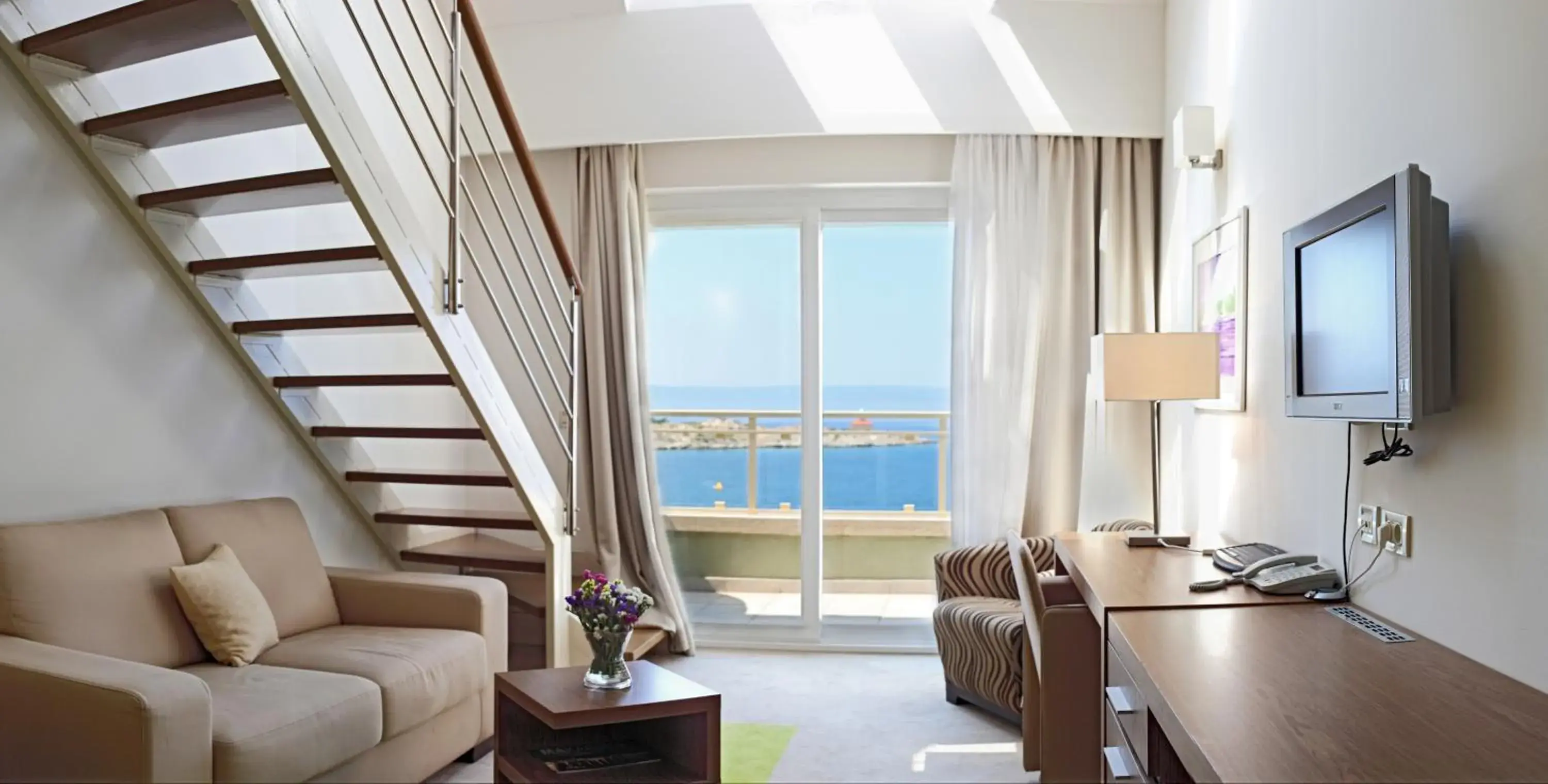Superior Suite with Balcony with Sea View in Hotel Park Makarska Superior Suite with Balcony with Sea View in Hotel Park Makarska
