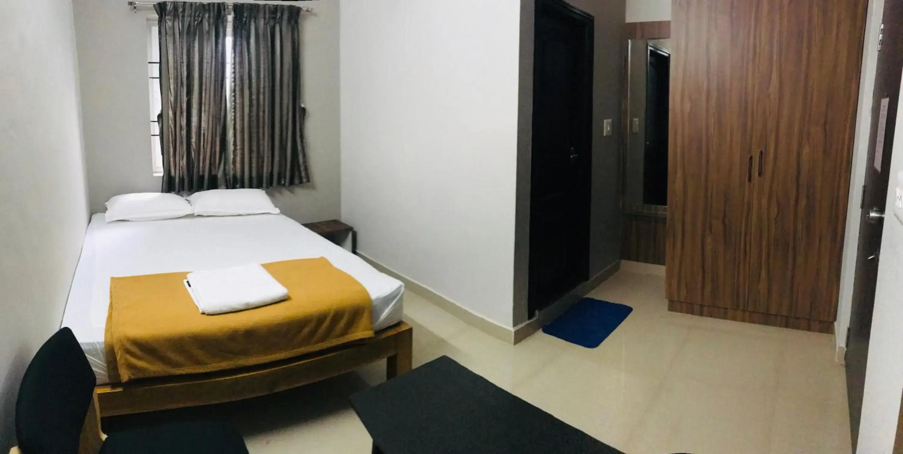 Budget Double Room in Sharada Residency Budget Double Room in Sharada Residency