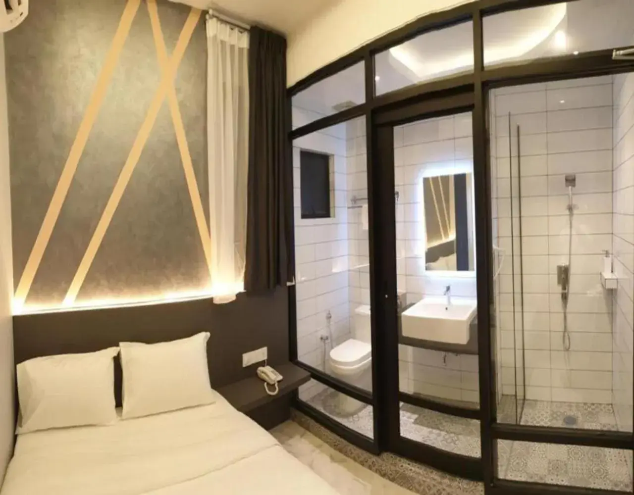 Deluxe Double Room with Shower in Suite Dreamz Hotel Banting Deluxe Double Room with Shower in Suite Dreamz Hotel Banting