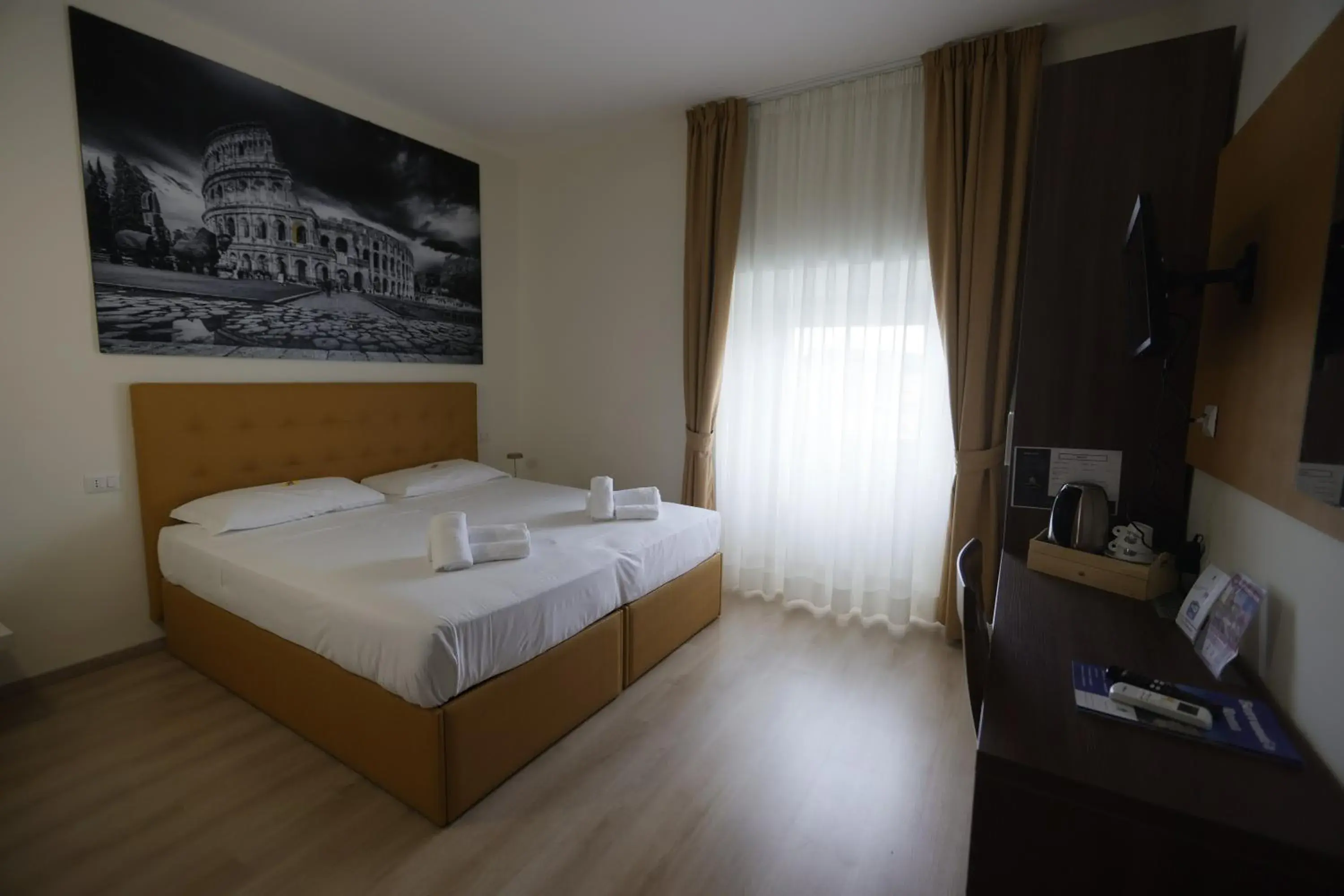 Deluxe Double or Twin Room with City View in B&B A Picture of Rome Deluxe Double or Twin Room with City View in B&B A Picture of Rome
