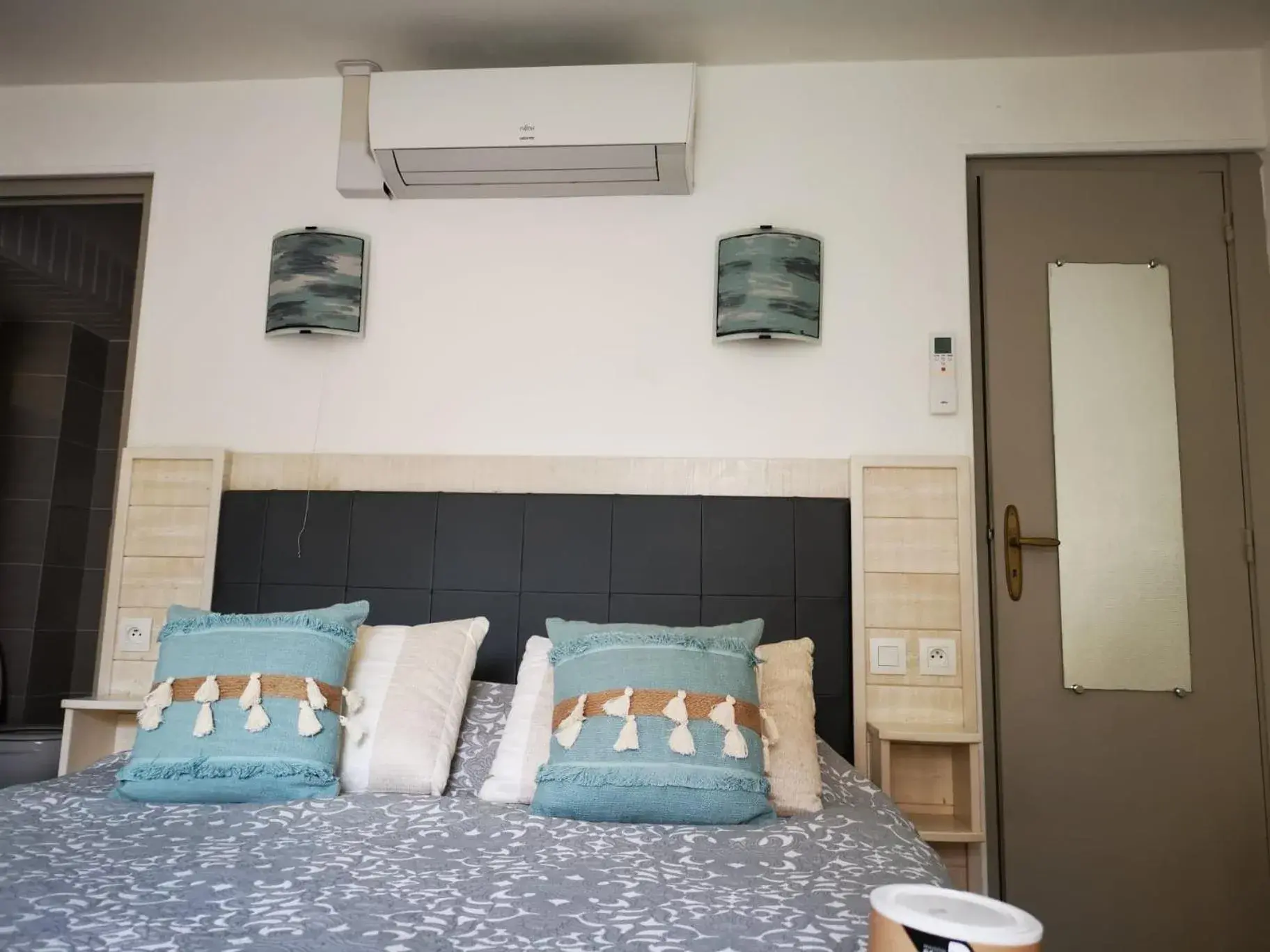 Confort Double Room in Hôtel de la Plage Confort Double Room in Hôtel de la Plage