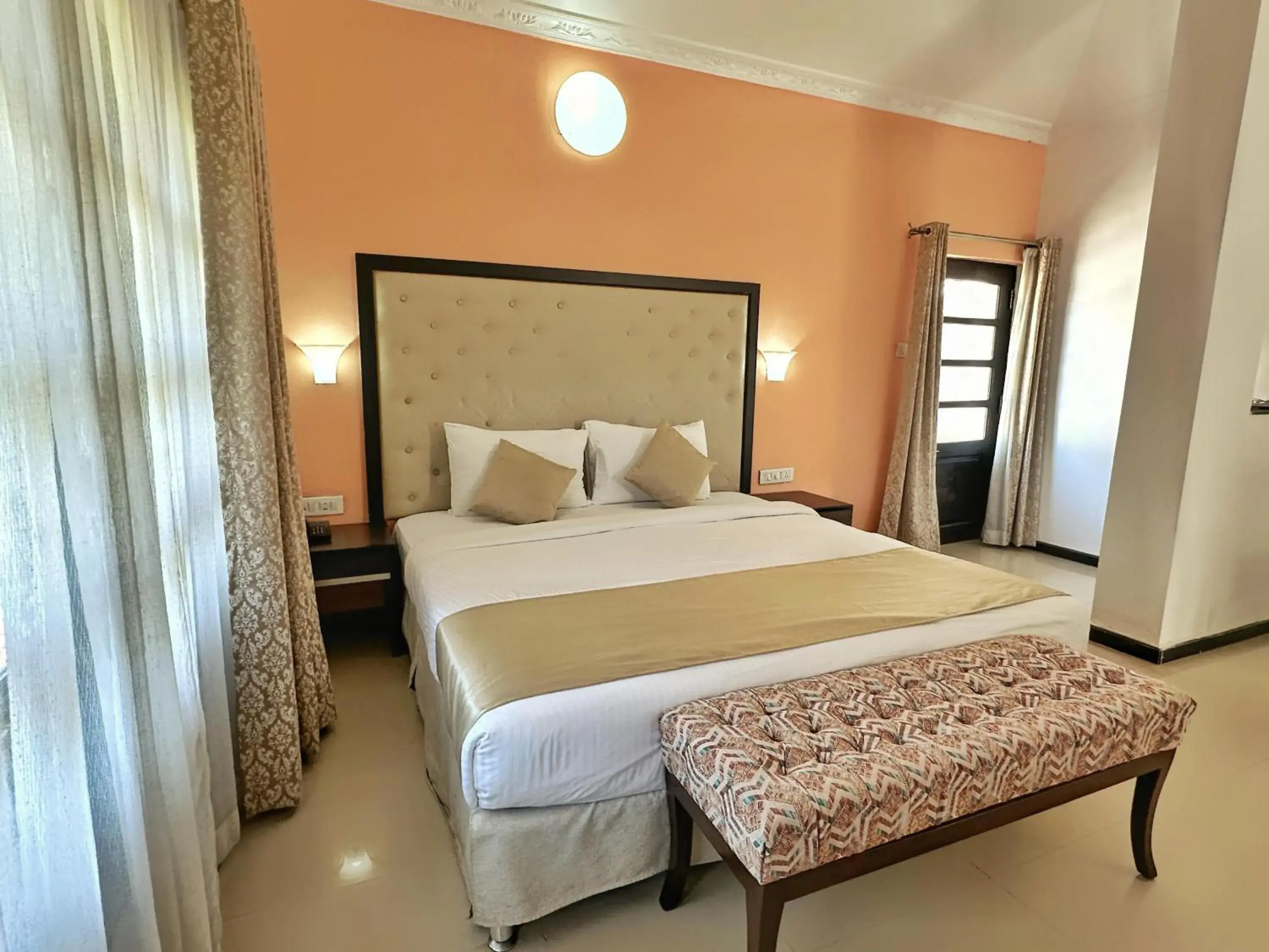 Suite in Silver Sands Hideaway Resort, Candolim Suite in Silver Sands Hideaway Resort, Candolim