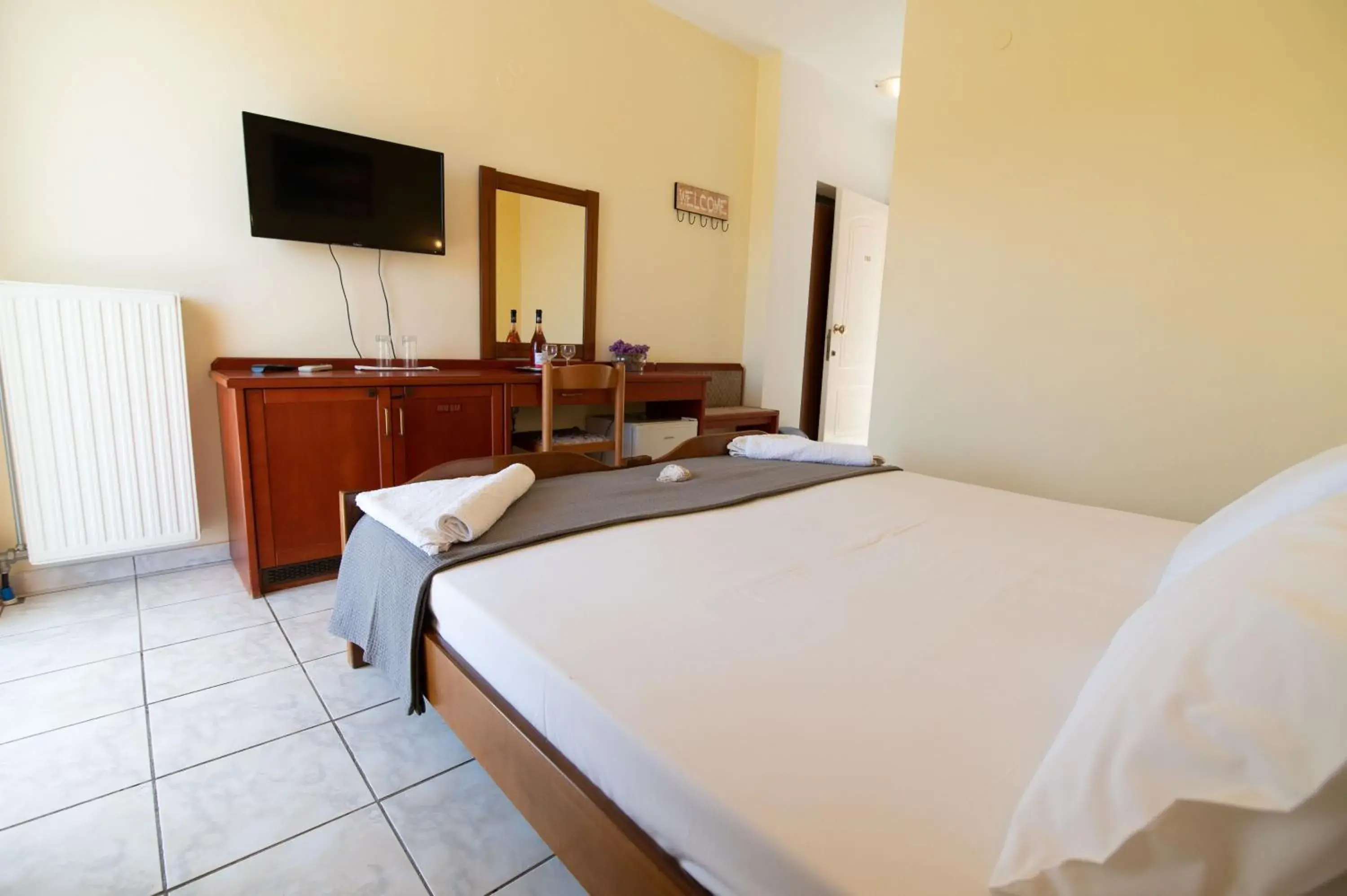 Double Room in Iraklis Hotel Double Room in Iraklis Hotel