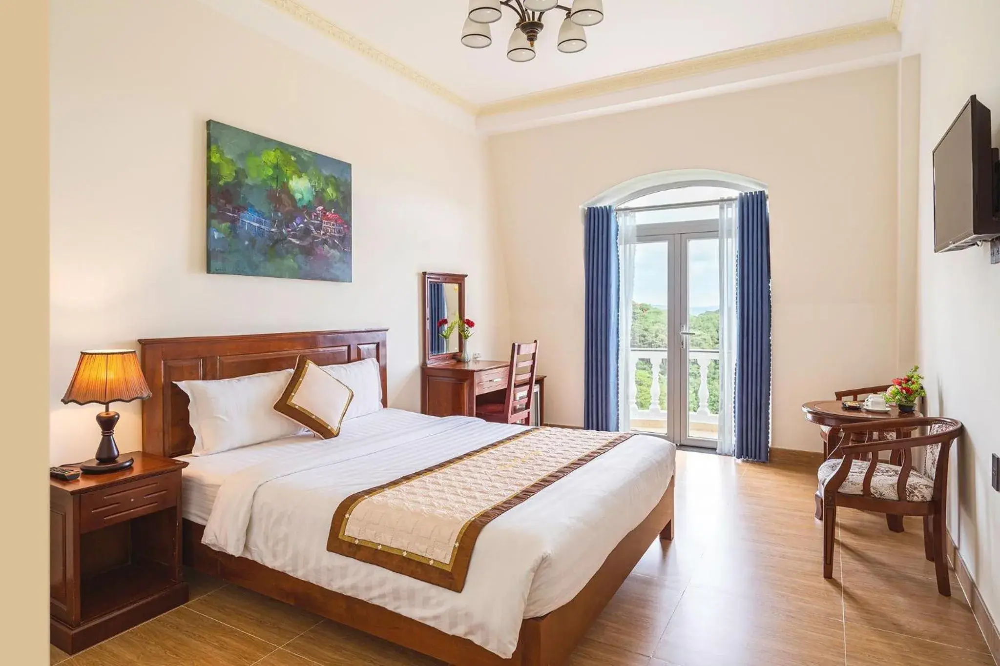 Deluxe Double Room in Dieu Thong Hotel Deluxe Double Room in Dieu Thong Hotel