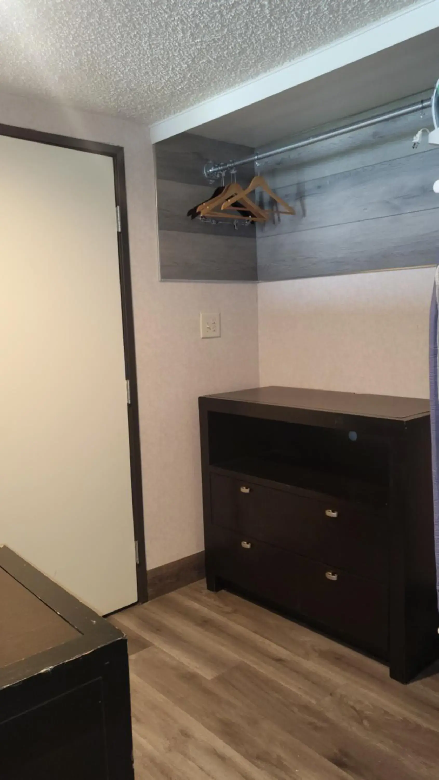 Two Queen Bed Room Interior in Valley Inn Two Queen Bed Room Interior in Valley Inn