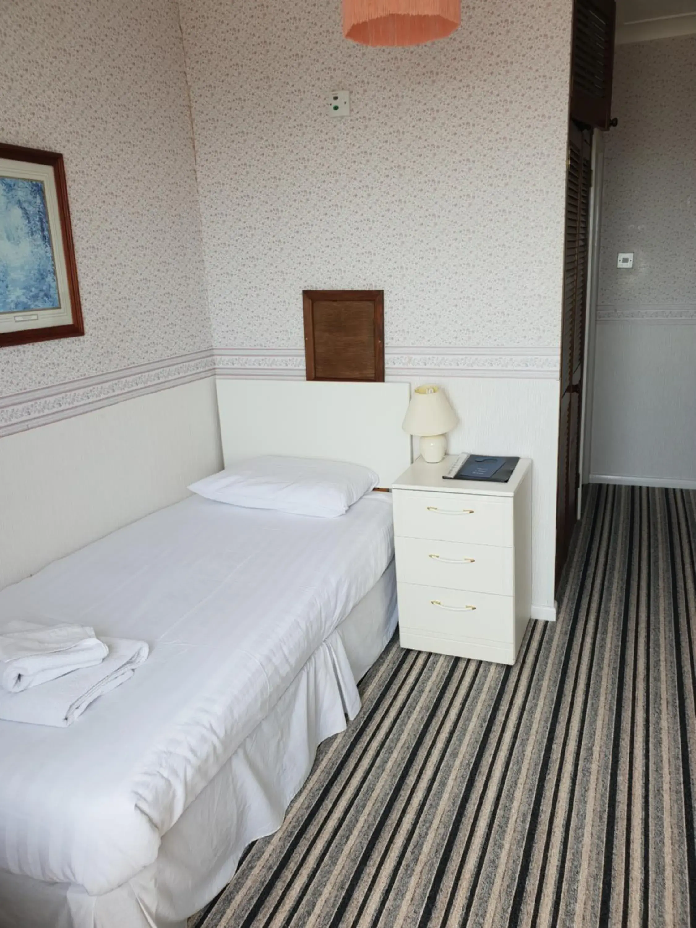 Single Room in The Wight Bay Hotel - Isle of Wight Single Room in The Wight Bay Hotel - Isle of Wight