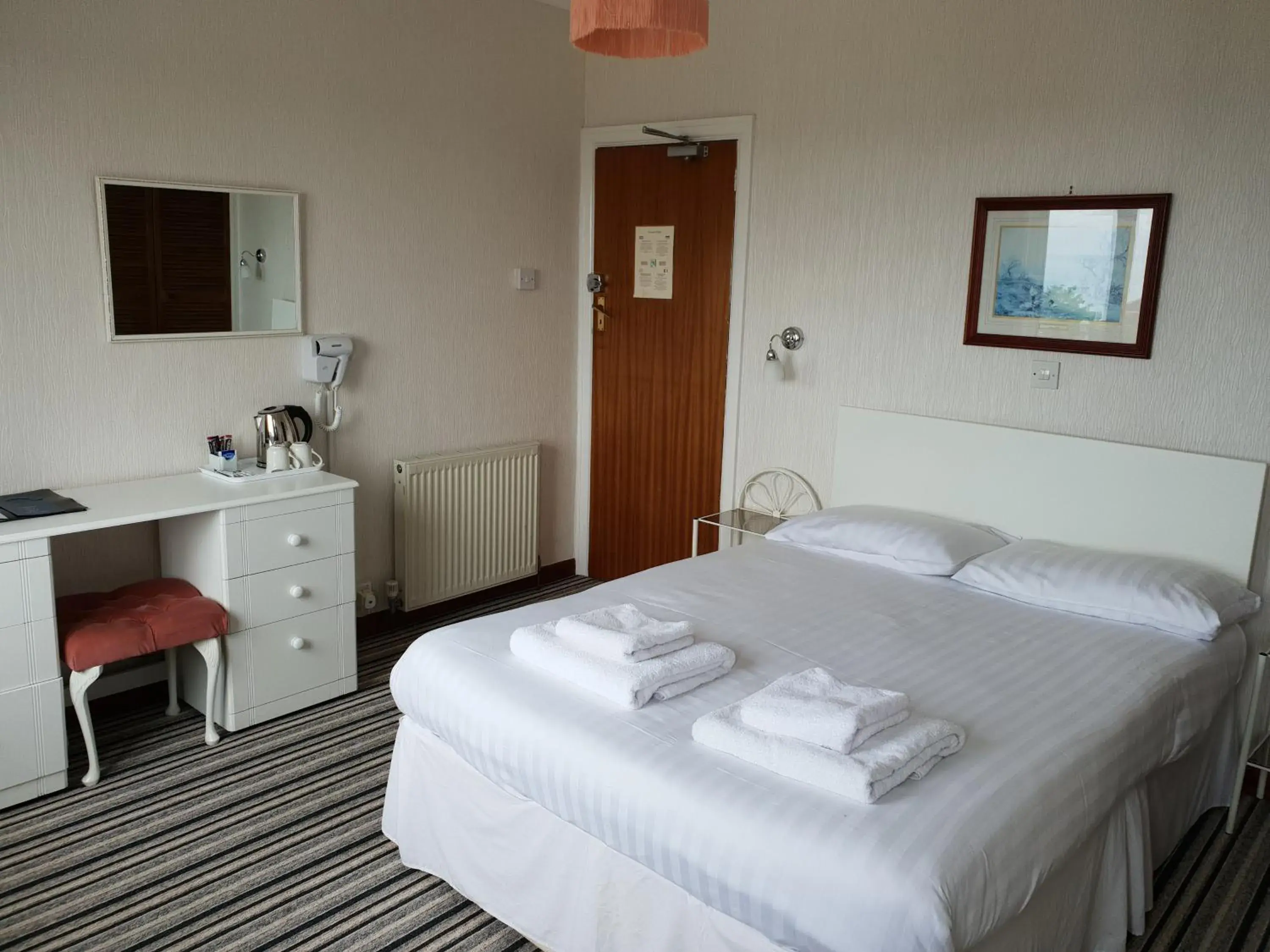 Double Room in The Wight Bay Hotel - Isle of Wight Double Room in The Wight Bay Hotel - Isle of Wight