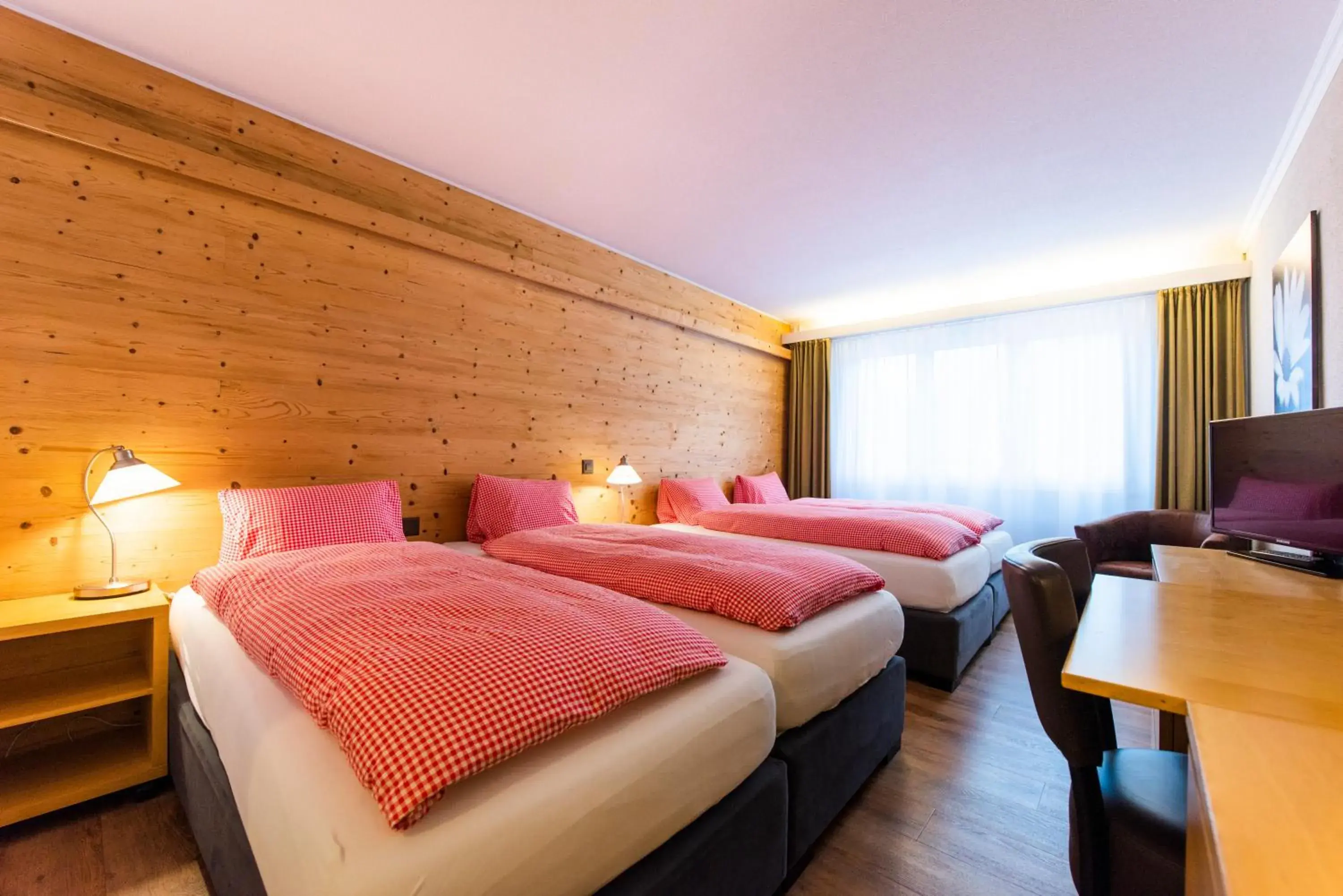 Quadruple Room in Hotel Weisses Kreuz Quadruple Room in Hotel Weisses Kreuz