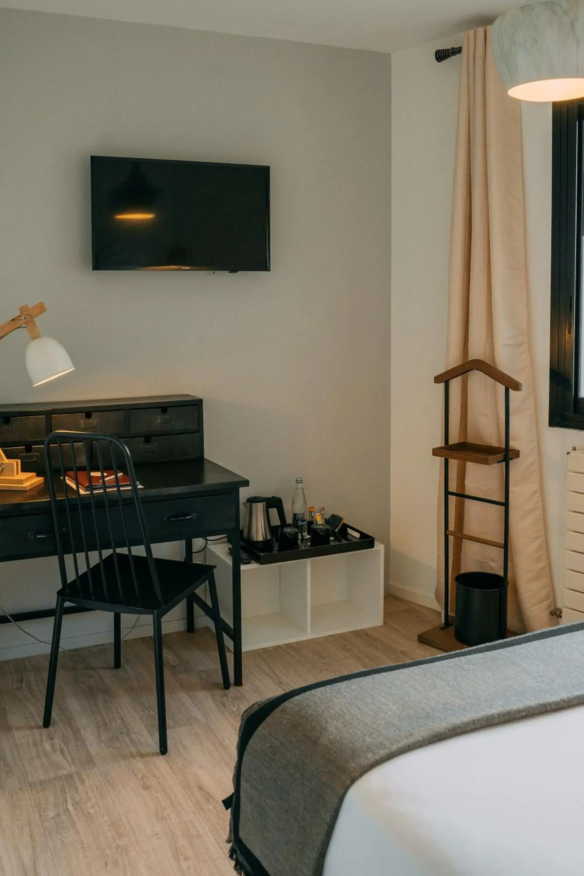 Small Double Room with Garden View in Villa Les Hydrangéas Small Double Room with Garden View in Villa Les Hydrangéas