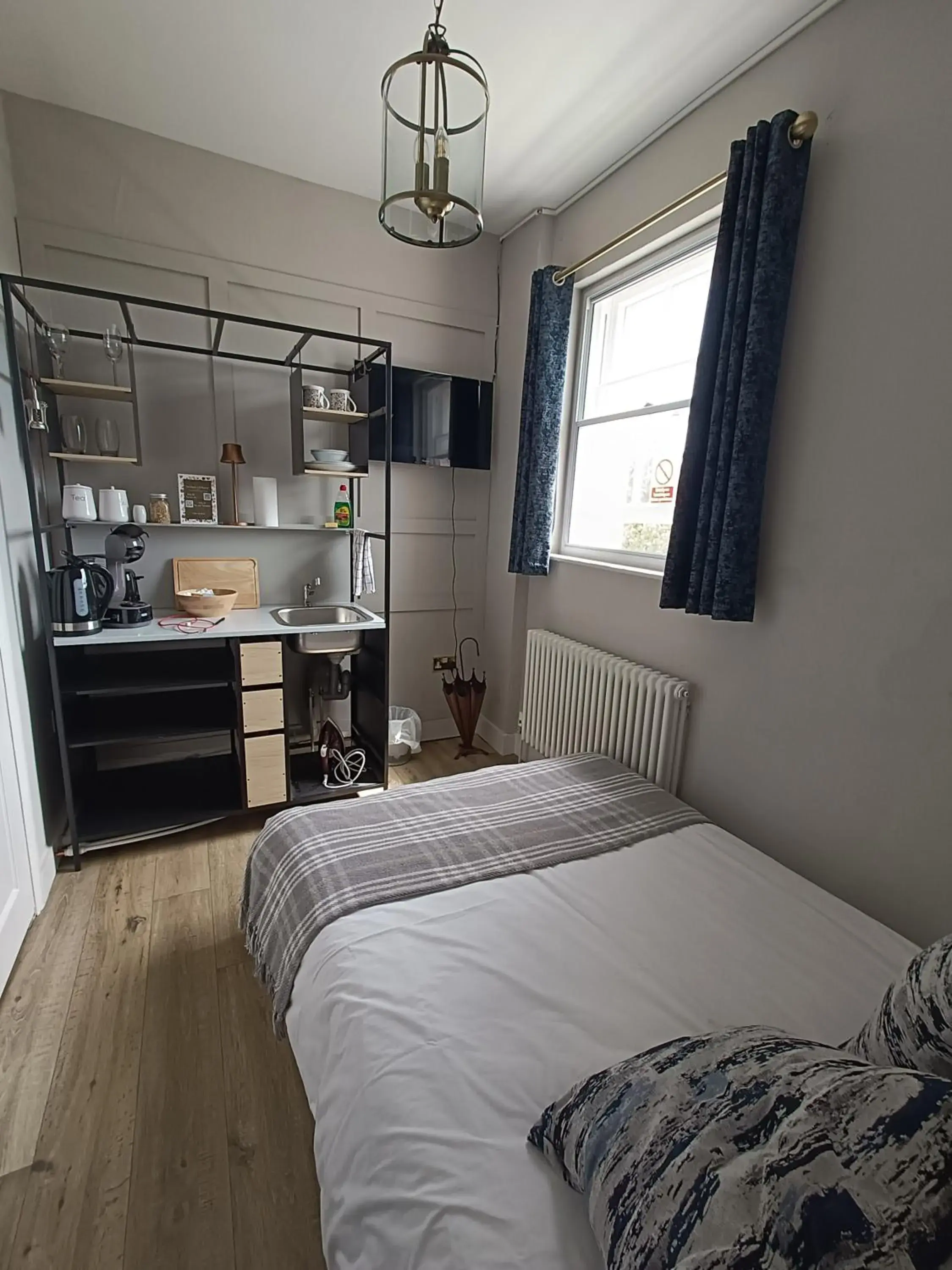 Single Room with Garden View in Rooms on The Prom Single Room with Garden View in Rooms on The Prom