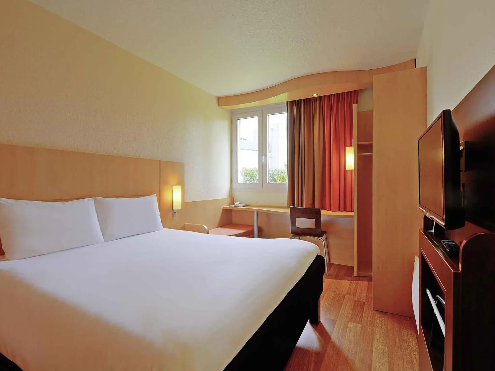 Standard Double Room in ibis Poitiers Beaulieu Standard Double Room in ibis Poitiers Beaulieu