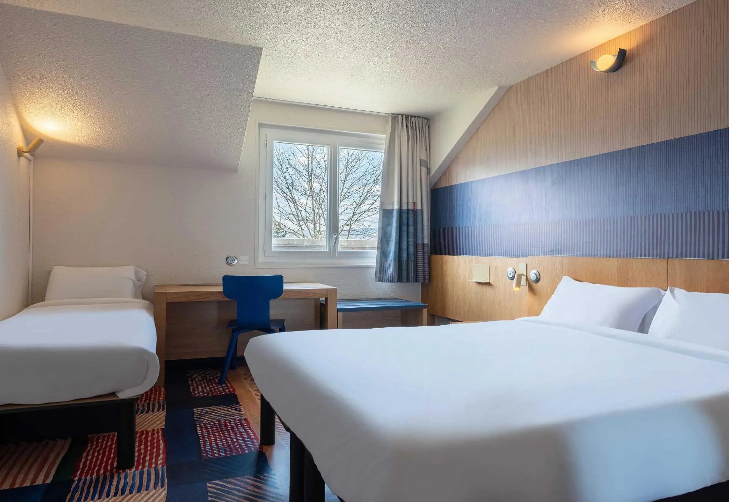 Classic Triple Room in B&B HOTEL Saint-Pierre-en-Faucigny Bonneville Classic Triple Room in B&B HOTEL Saint-Pierre-en-Faucigny Bonneville