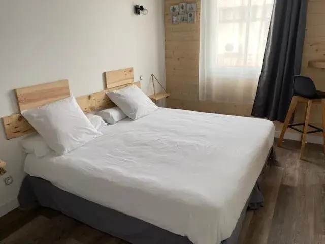 Standard Quadruple Room in Hôtel Bellevue Standard Quadruple Room in Hôtel Bellevue