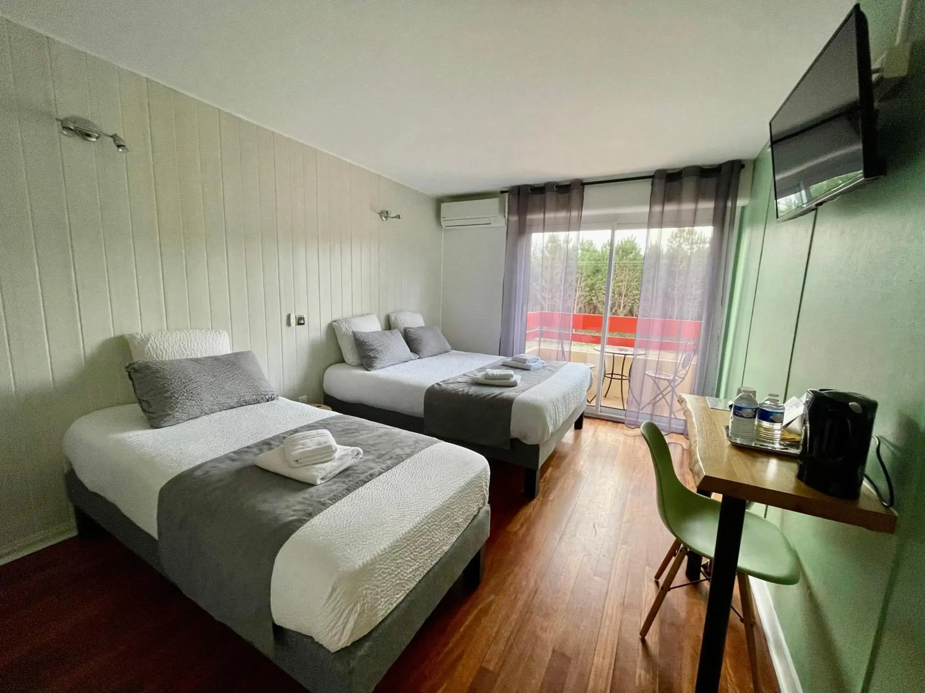 Triple Room with Terrace in Hôtel Paris Madrid Triple Room with Terrace in Hôtel Paris Madrid