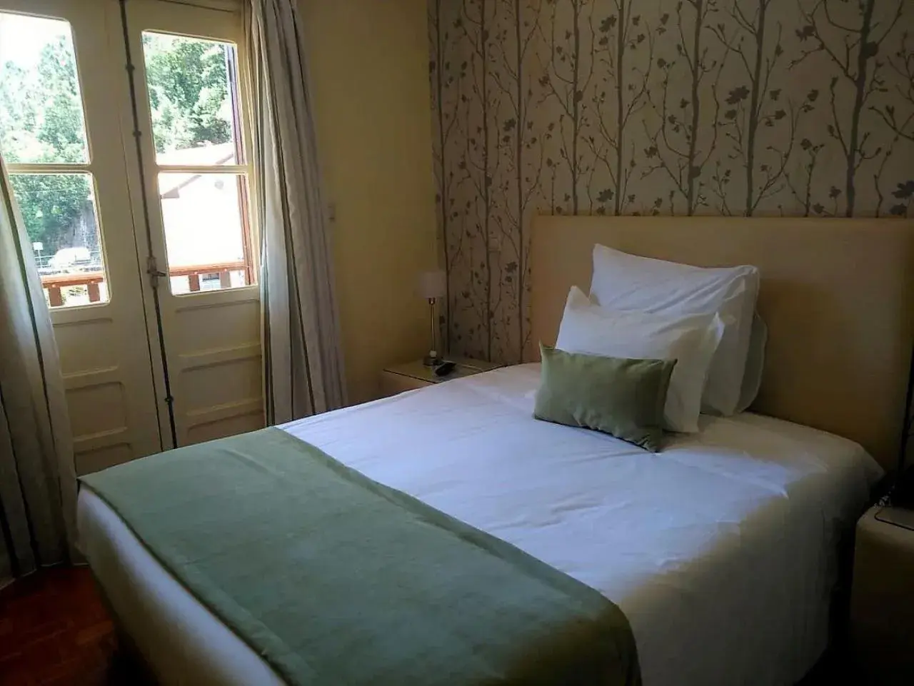 Single Room with Balcony in Adelaide Hotel Single Room with Balcony in Adelaide Hotel