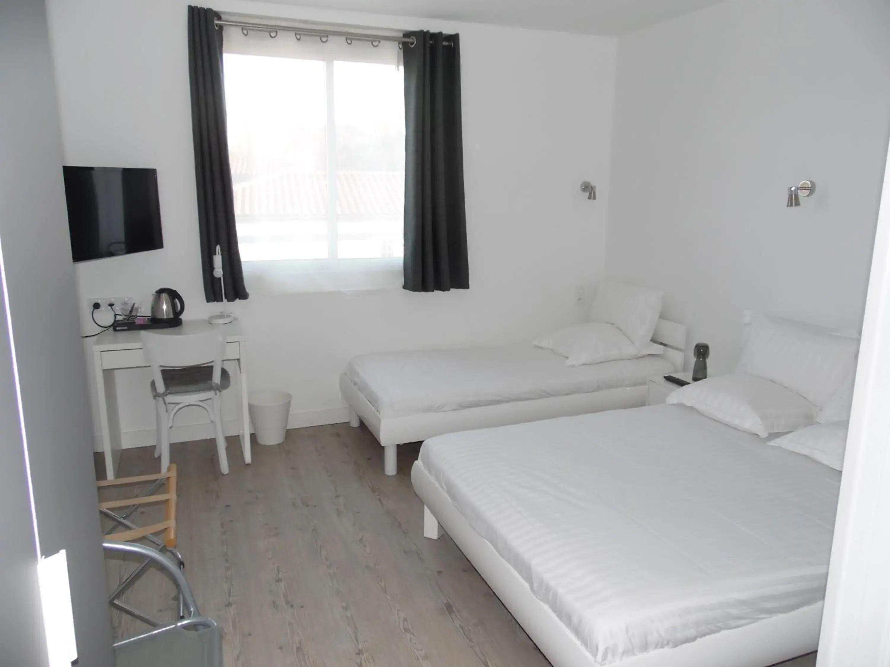 Comfort Triple Room with Shower in Chante Grelet Comfort Triple Room with Shower in Chante Grelet