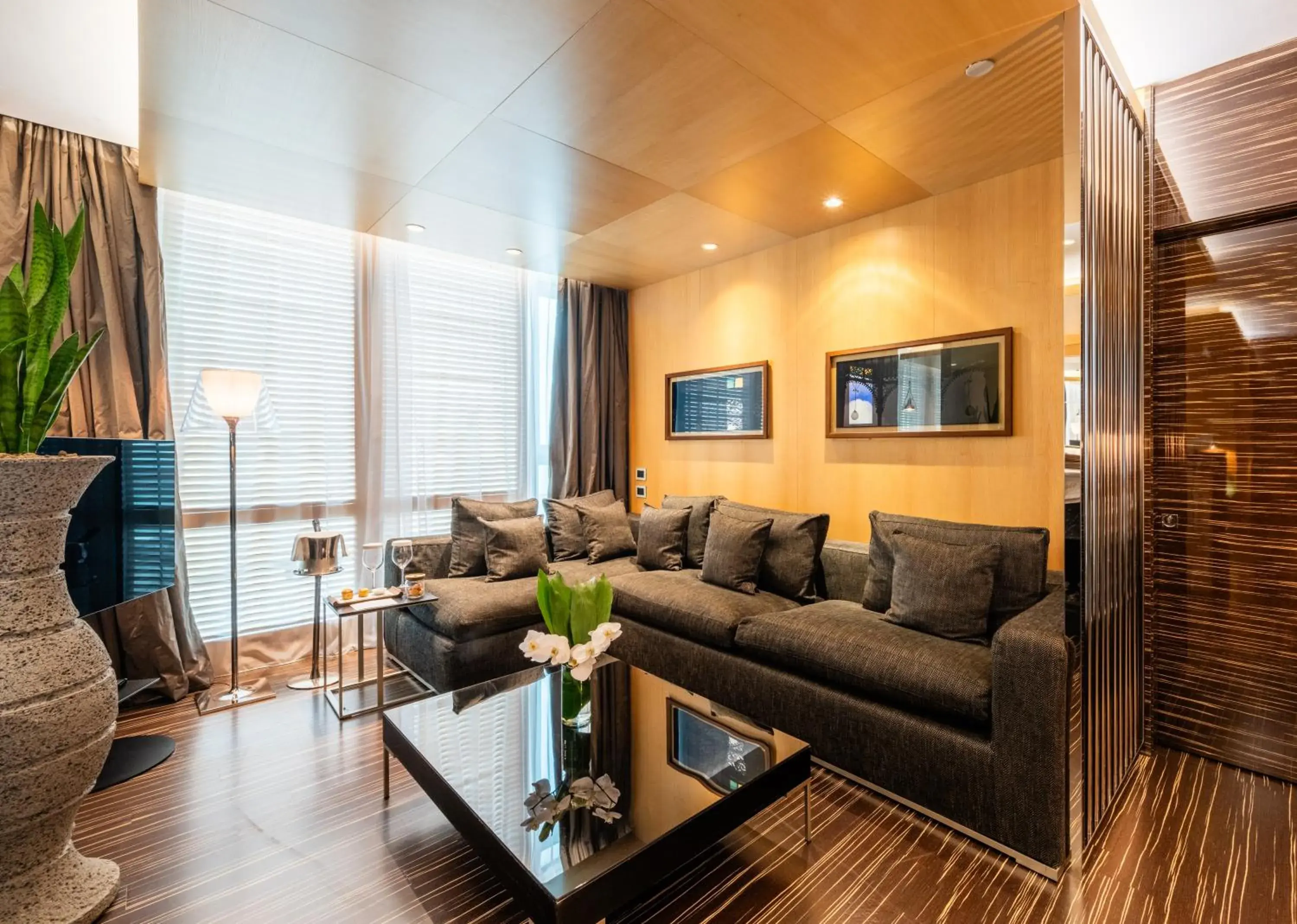 Deluxe Suite Harbor View in ROMEO Napoli Deluxe Suite Harbor View in ROMEO Napoli