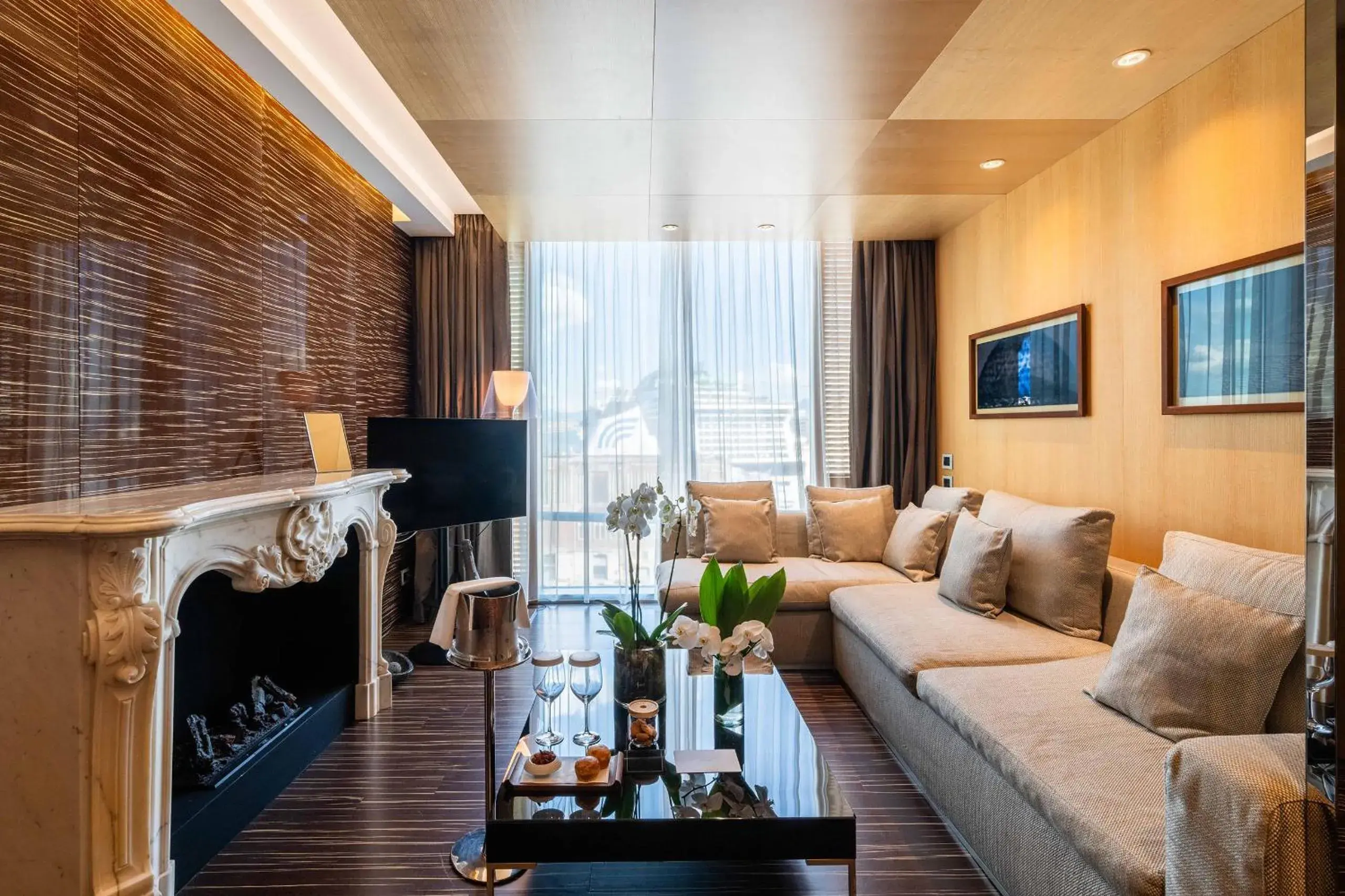 Grand Suite Harbor View in ROMEO Napoli Grand Suite Harbor View in ROMEO Napoli