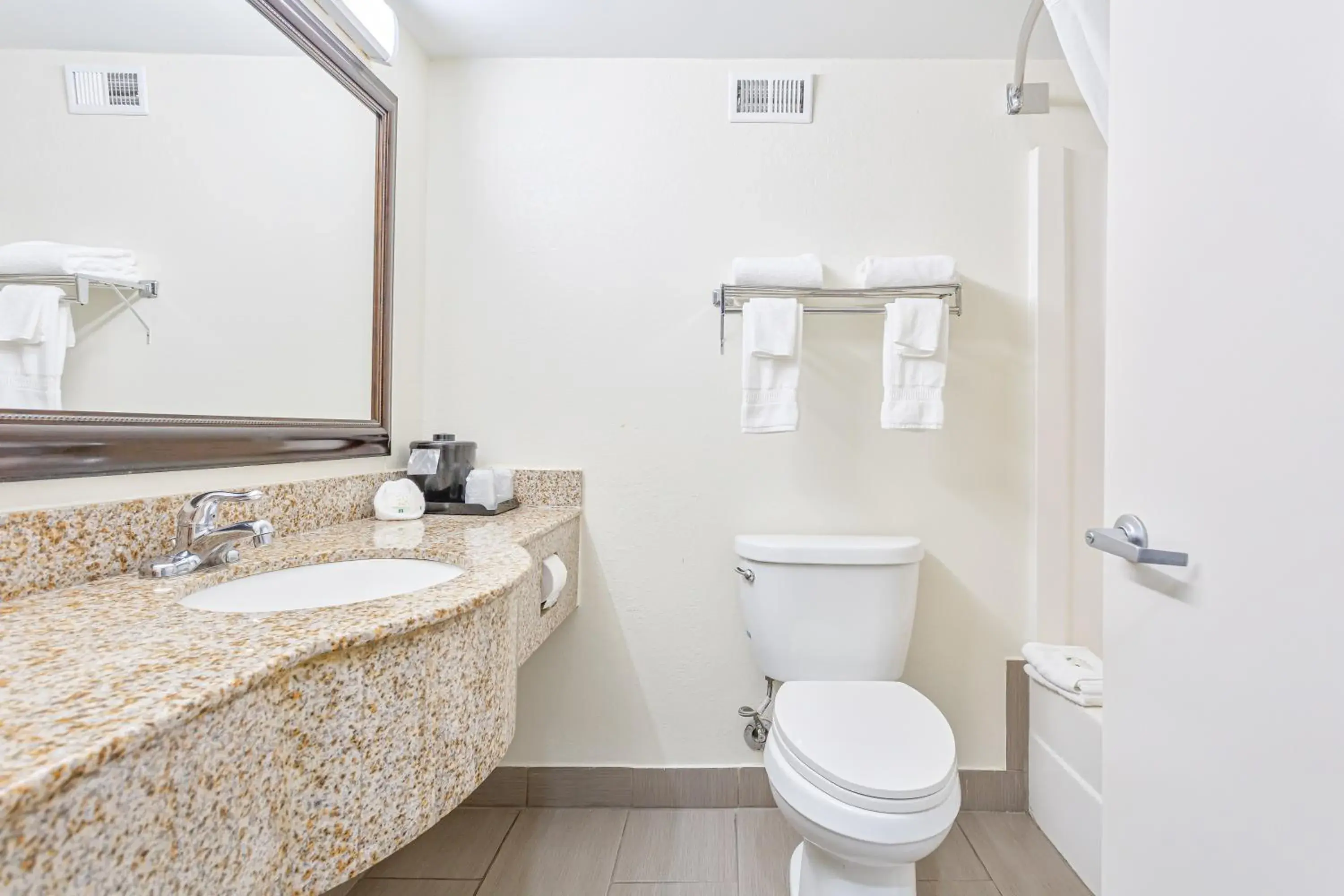 Double Room with Two Double Beds - Non-Smoking in Quality Inn Prattville I-65 Double Room with Two Double Beds - Non-Smoking in Quality Inn Prattville I-65