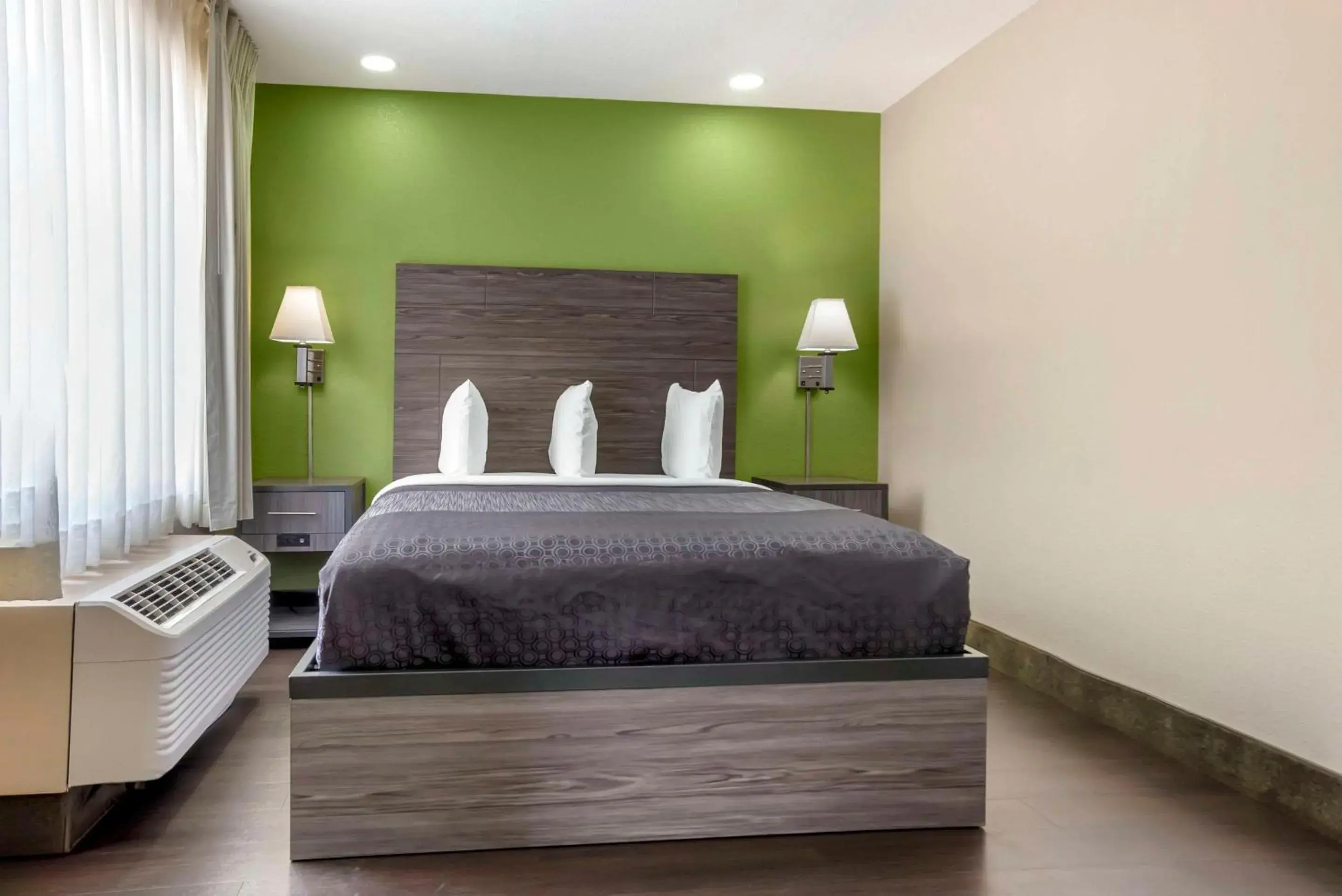 Queen Suite with Two Queen Beds - Non-Smoking in Rodeway Inn Tuscaloosa near University Queen Suite with Two Queen Beds - Non-Smoking in Rodeway Inn Tuscaloosa near University