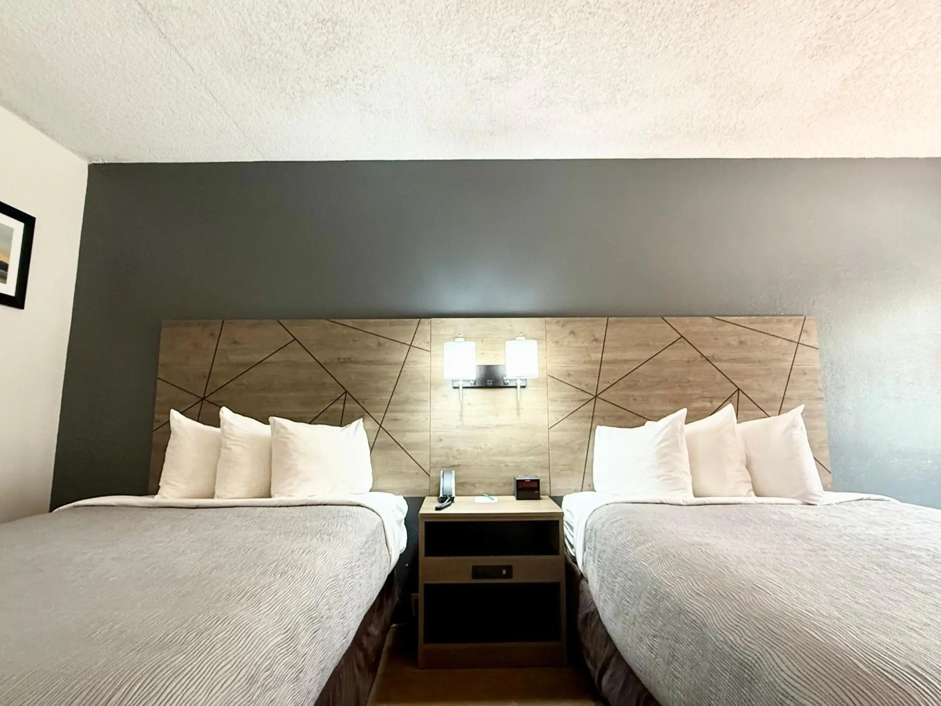 Standard Room J in Quality Inn & Suites Greenville I-65 Standard Room J in Quality Inn & Suites Greenville I-65