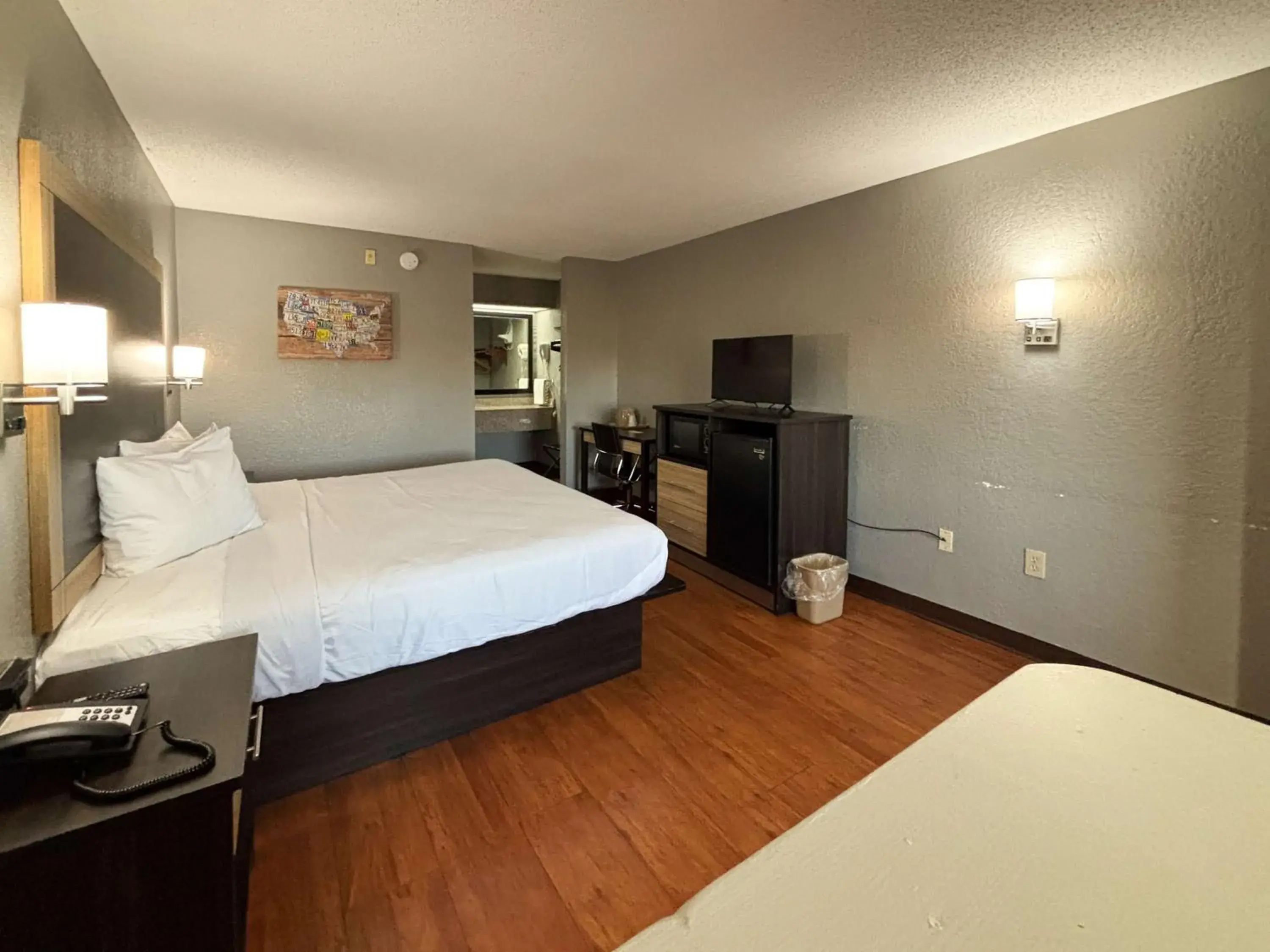 King Room - Disability Access - Smoking in Econo Lodge - Prattville King Room - Disability Access - Smoking in Econo Lodge - Prattville