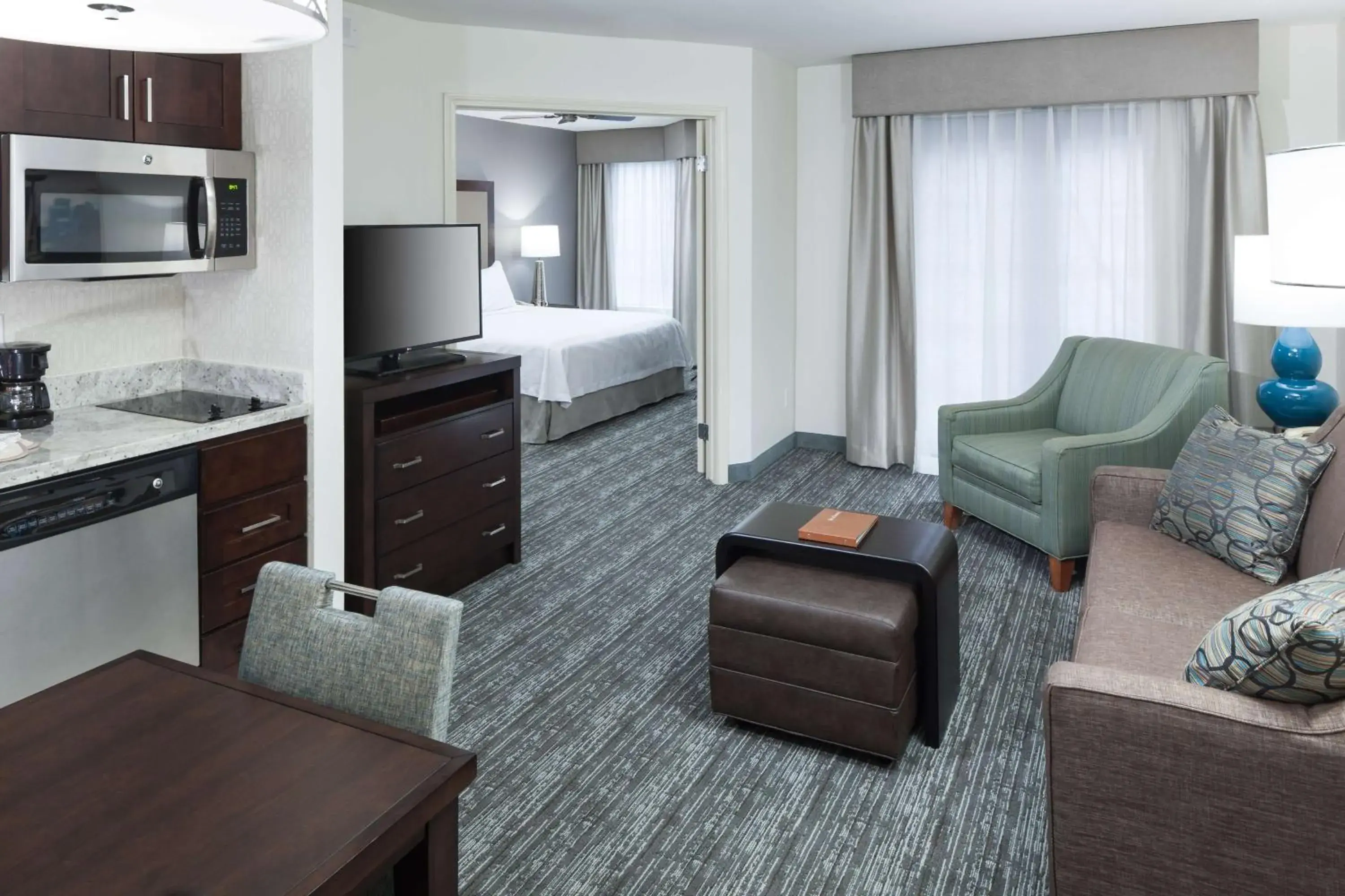 Premium One-Bedroom King Suite - Non-Smoking in Homewood Suites by Hilton Seattle-Tacoma Airport/Tukwila Premium One-Bedroom King Suite - Non-Smoking in Homewood Suites by Hilton Seattle-Tacoma Airport/Tukwila
