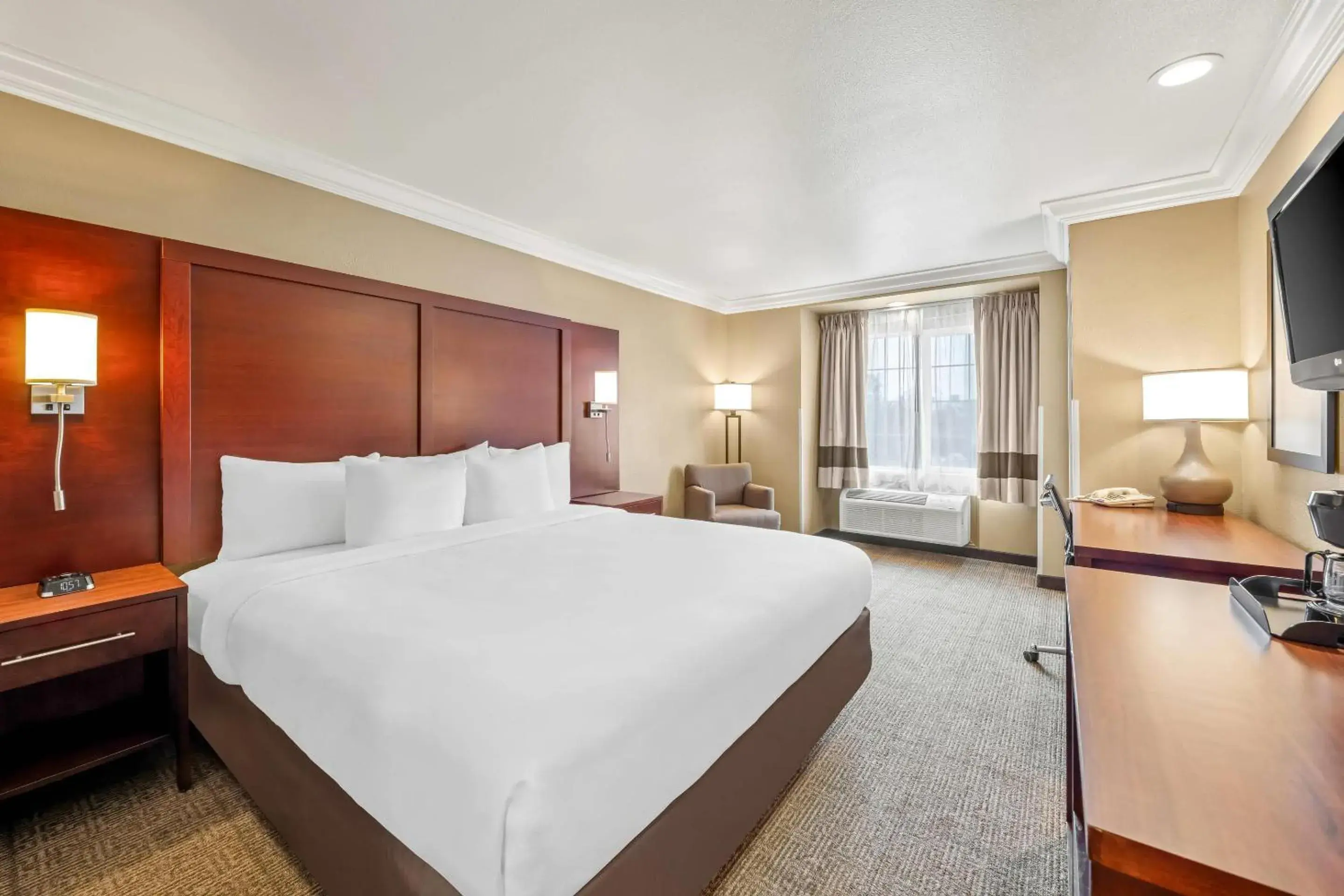 King Room - Non-Smoking in Comfort Inn & Suites Salinas City Center Area King Room - Non-Smoking in Comfort Inn & Suites Salinas City Center Area