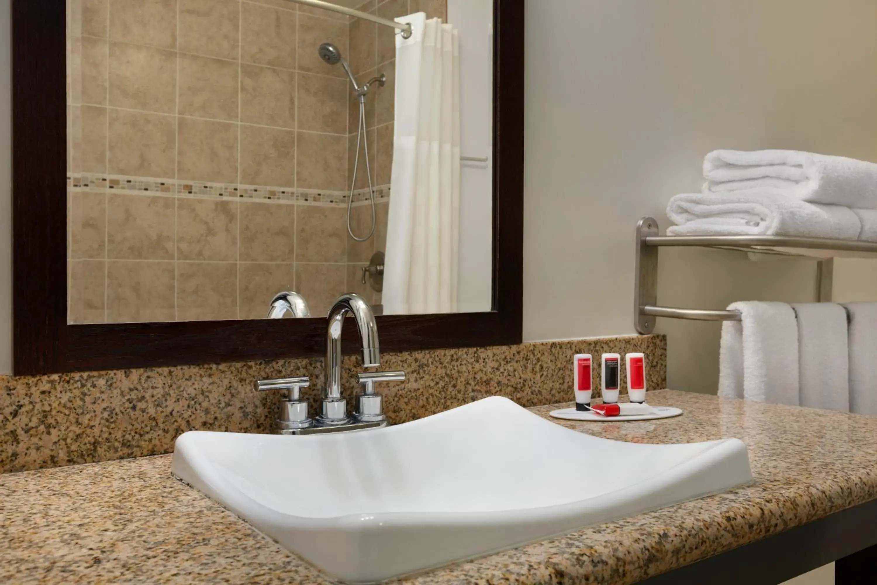 1 King Bed, Studio Suite, Non-Smoking in Ramada by Wyndham Oakland Downtown City Center 1 King Bed, Studio Suite, Non-Smoking in Ramada by Wyndham Oakland Downtown City Center