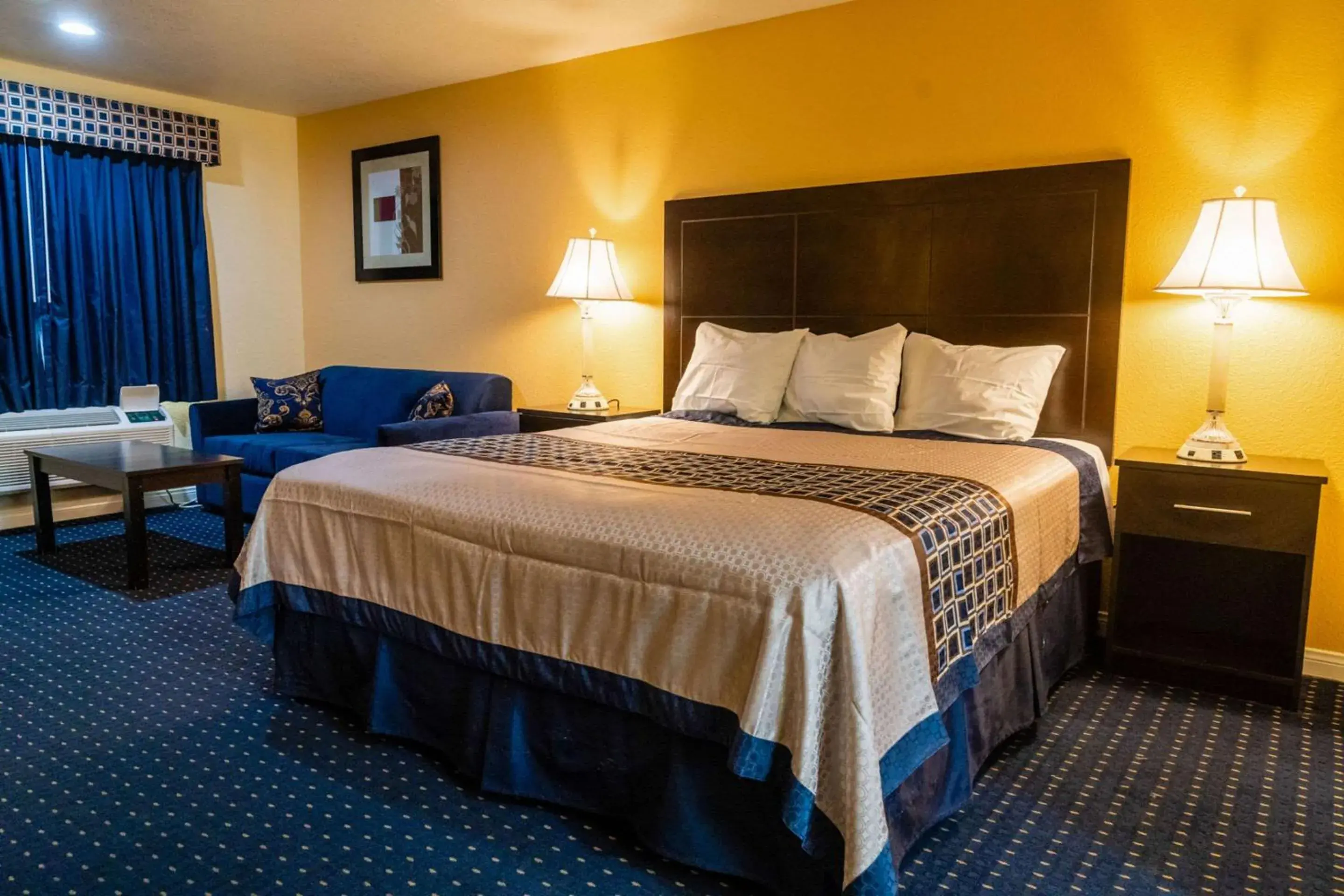 Standard Room, 1 King Bed, Smoking in Rodeway Inn & Suites Colton-Riverside Standard Room, 1 King Bed, Smoking in Rodeway Inn & Suites Colton-Riverside