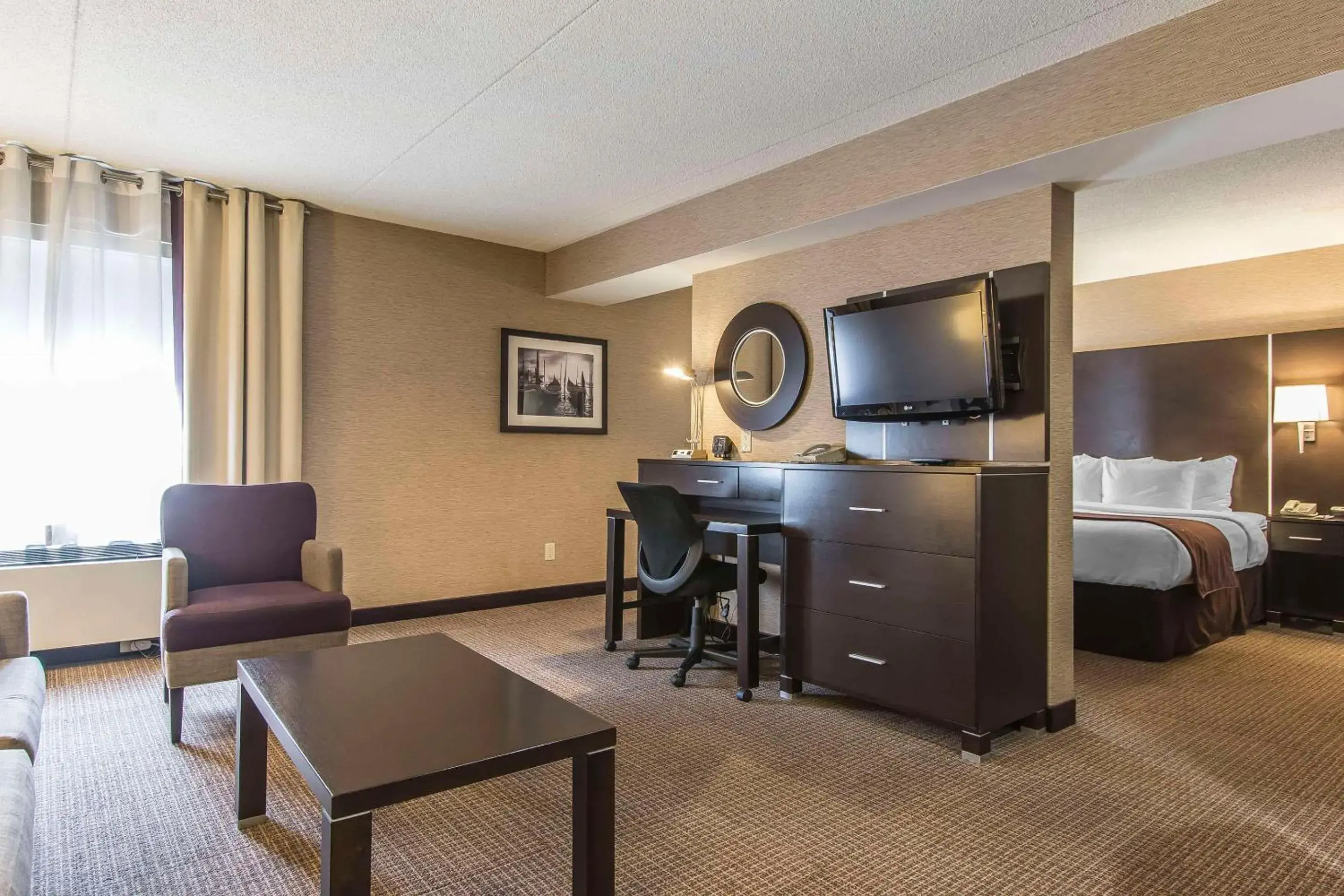 King Suite - Non-Smoking in Quattro Hotel & Conf Centre, an Ascend Collection Hotel King Suite - Non-Smoking in Quattro Hotel & Conf Centre, an Ascend Collection Hotel