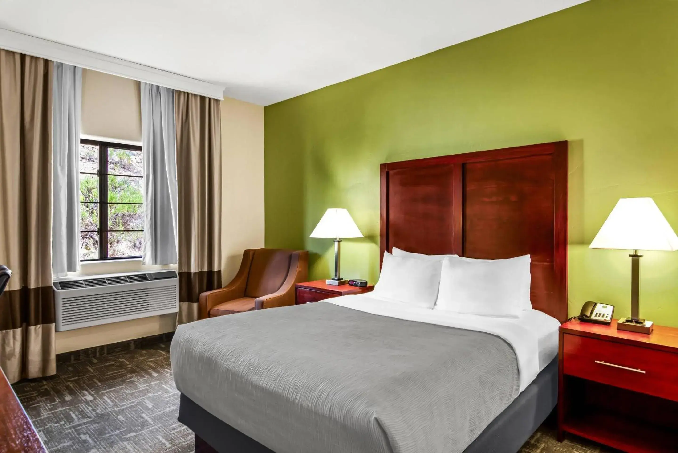 Queen Room - Disability Access/Non-Smoking in Quality Inn & Suites Vail Valley Queen Room - Disability Access/Non-Smoking in Quality Inn & Suites Vail Valley