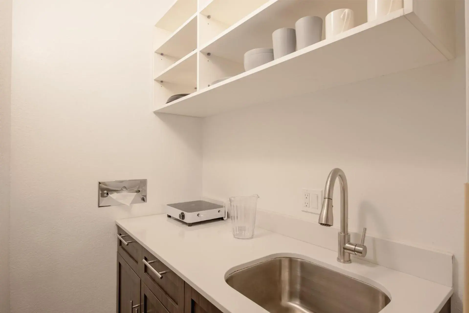 King Efficiency Room with Kitchenette - Non-Smoking in Econo Lodge Cortez near Mesa Verde King Efficiency Room with Kitchenette - Non-Smoking in Econo Lodge Cortez near Mesa Verde