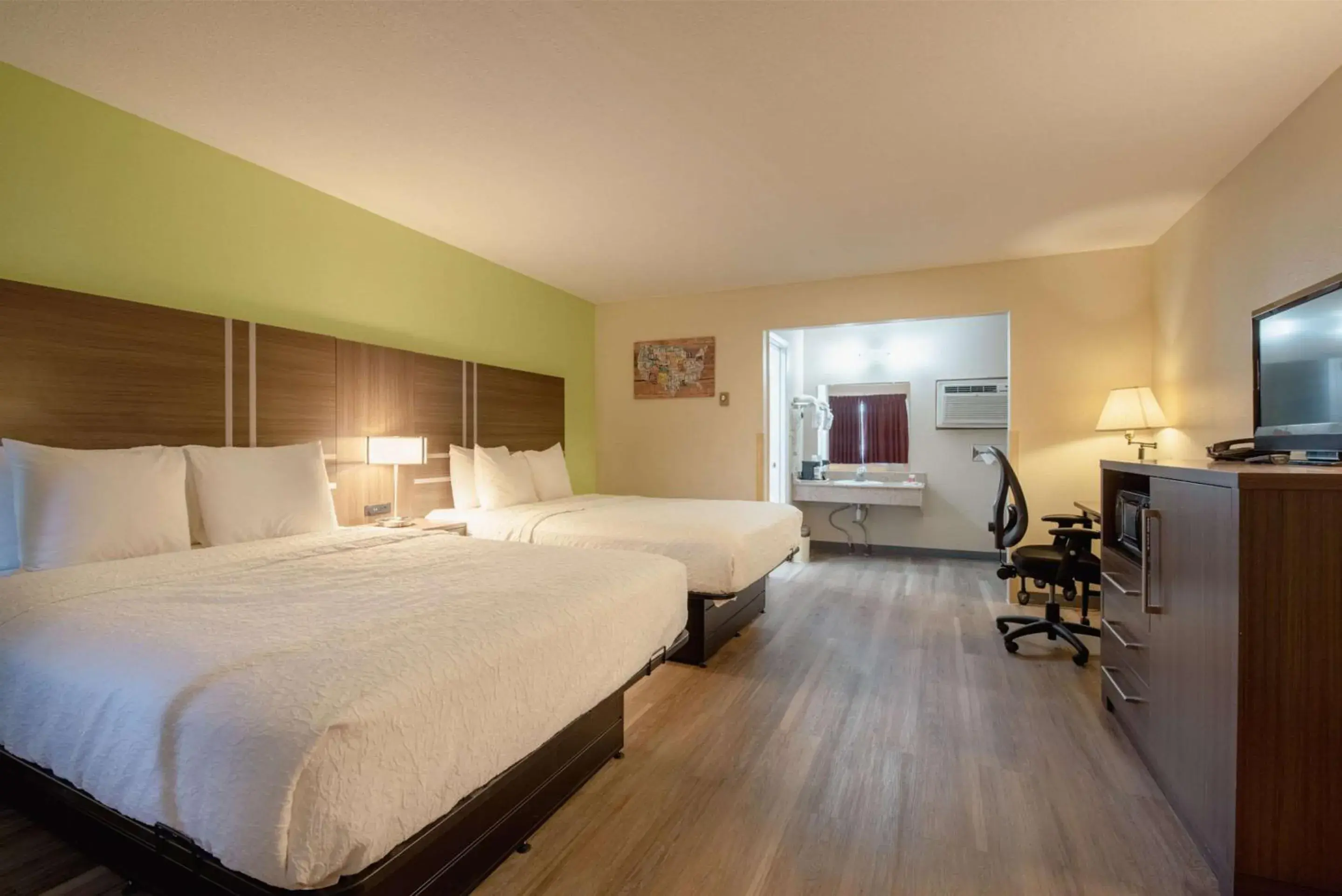 Queen Room with Two Queen Beds - Non-Smoking in Econo Lodge Cortez Mesa Verde Queen Room with Two Queen Beds - Non-Smoking in Econo Lodge Cortez Mesa Verde